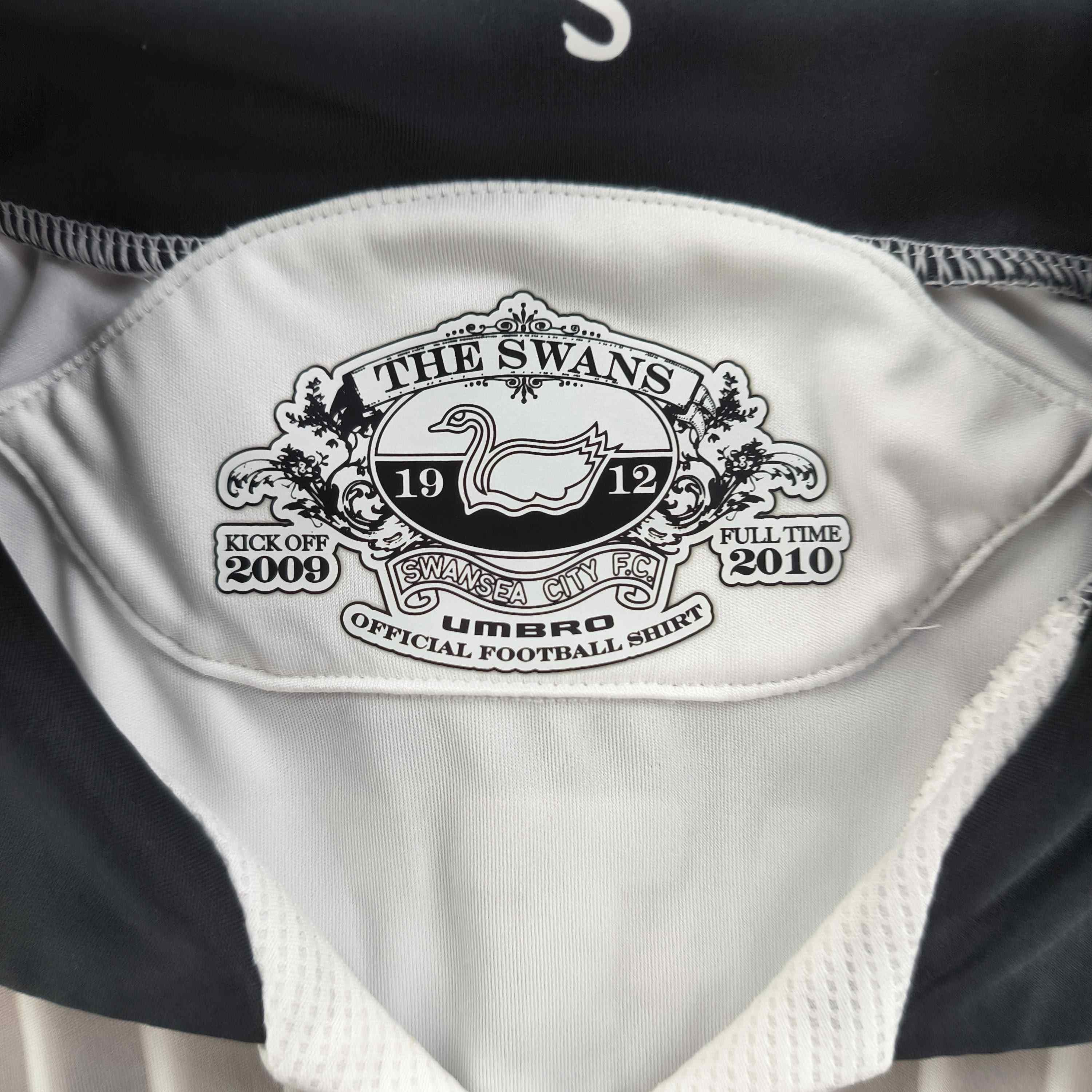 Umbro Swansea City 2009-10 Umbro home Britton football jersey sz S Size US S / EU 44-46 / 1 - 6 Thumbnail
