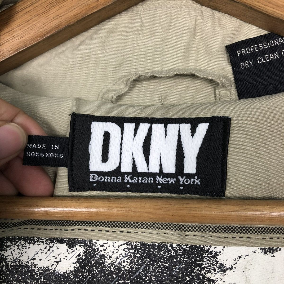 DKNY × Japanese Brand 🔥VINTAGE LONG JACKET DKNY BONDAGE PARACHUTE BIG LOGO LINING Size US M / EU 48-50 / 2 - 18 Thumbnail