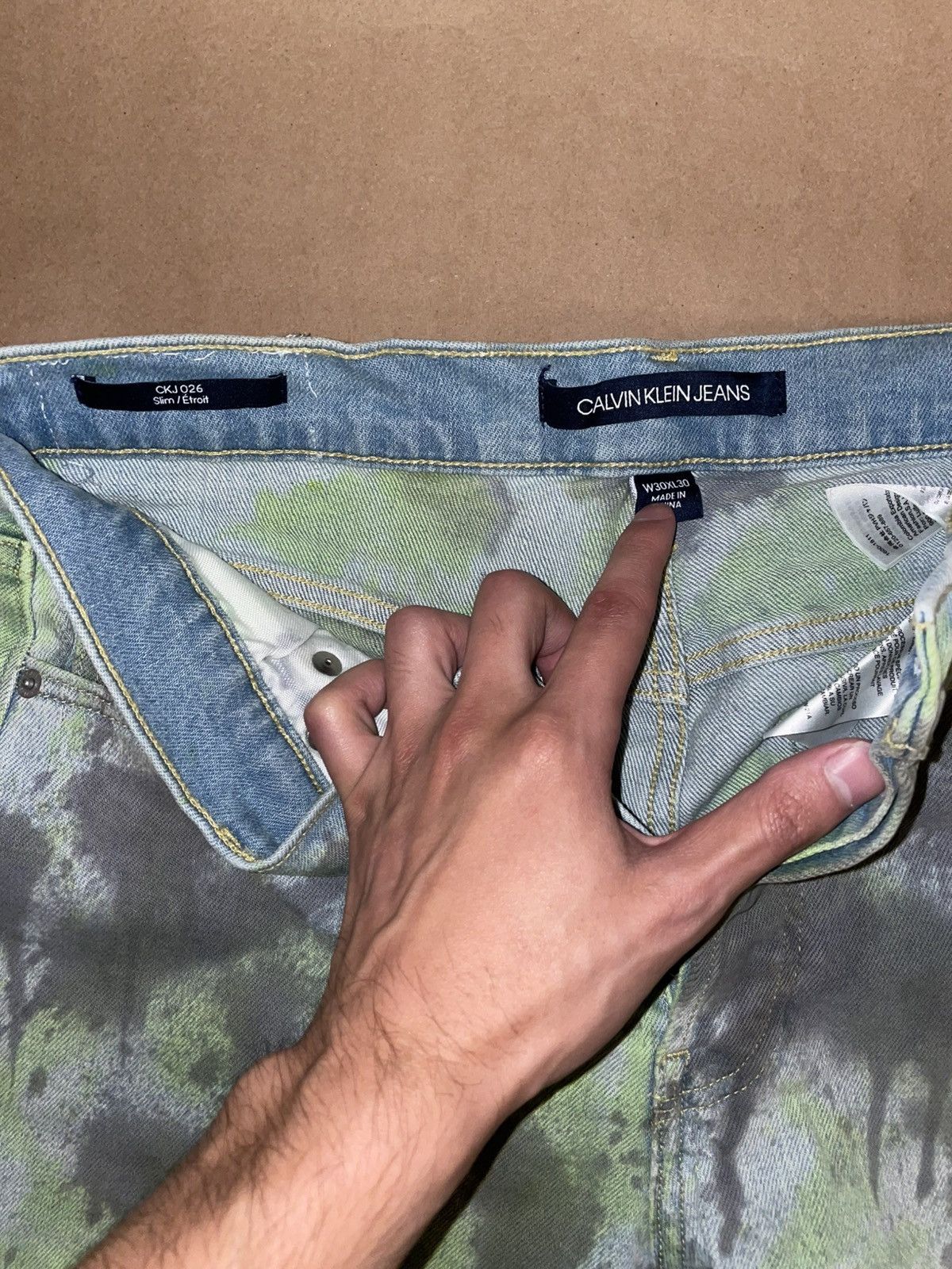 Calvin Klein Calvin Klein tie dye jeans Size US 30 / EU 46 - 2 Thumbnail
