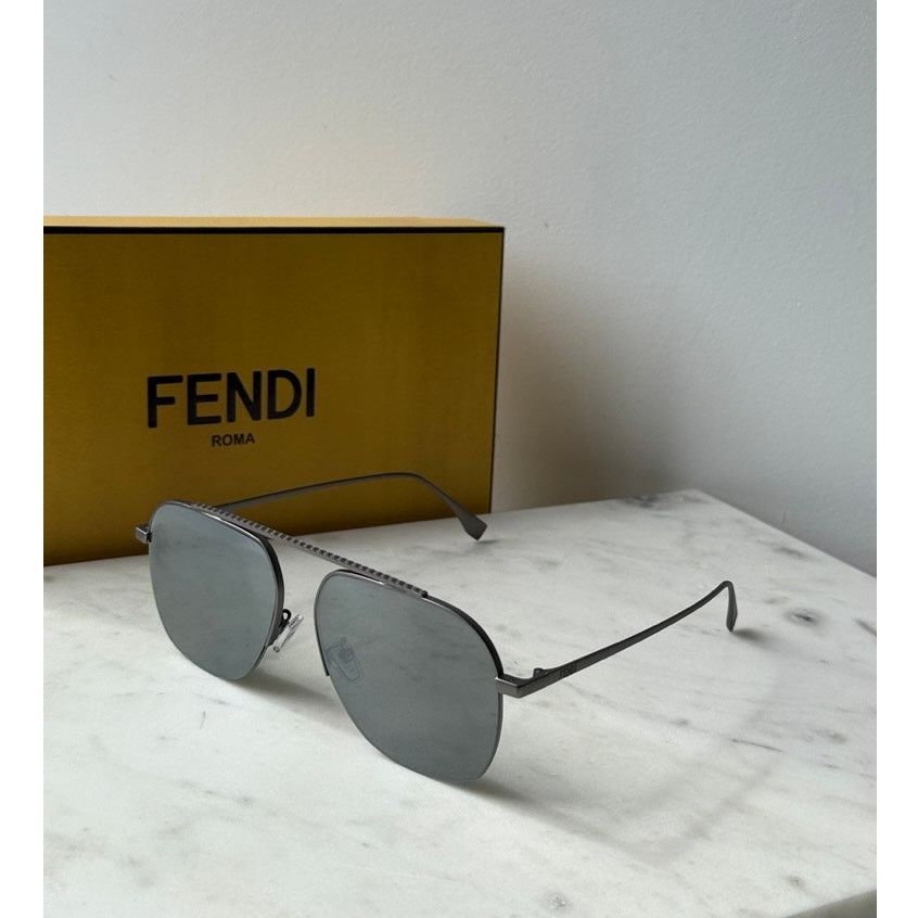 Fendi NEW Fendi FE40005U Silver Mirror Aviator Unisex Sunglasses Size ONE SIZE - 1 Thumbnail