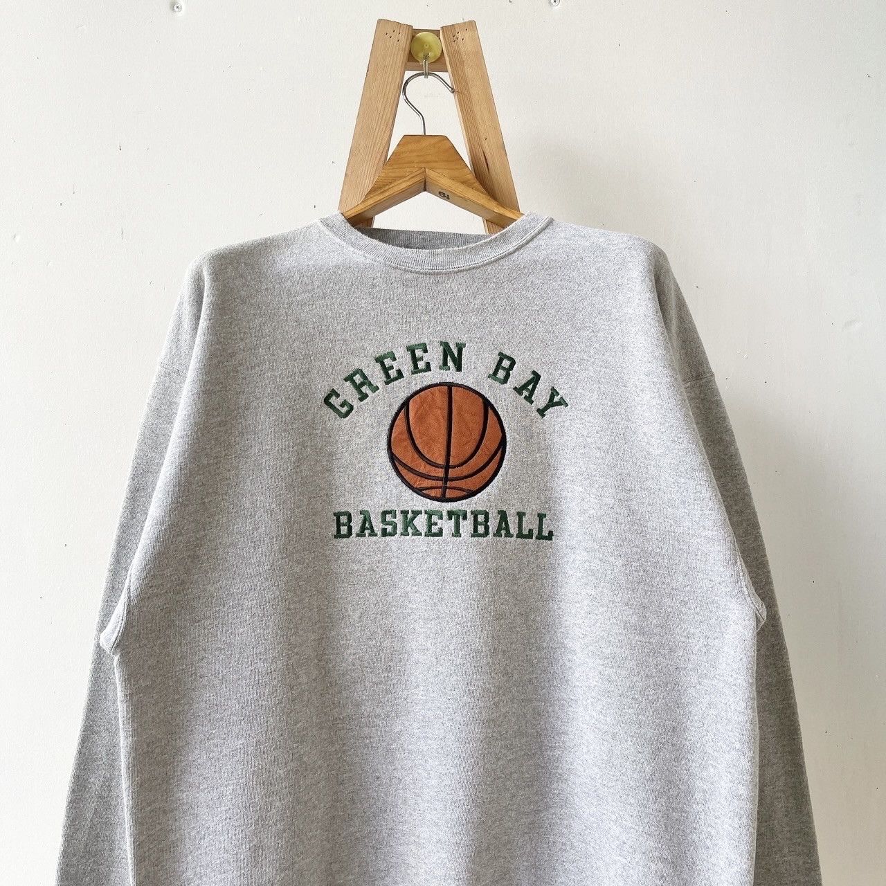 Vintage 90s Green Bay Basketball athletic sweatshirt/ L Size US L / EU 52-54 / 3 - 3 Thumbnail