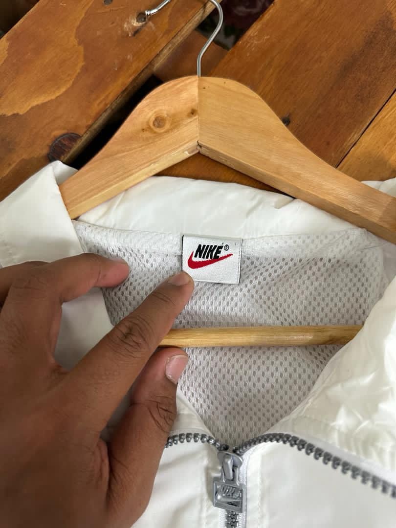 VINTAGE NIKE BIG SWOOSH WINBREAKER