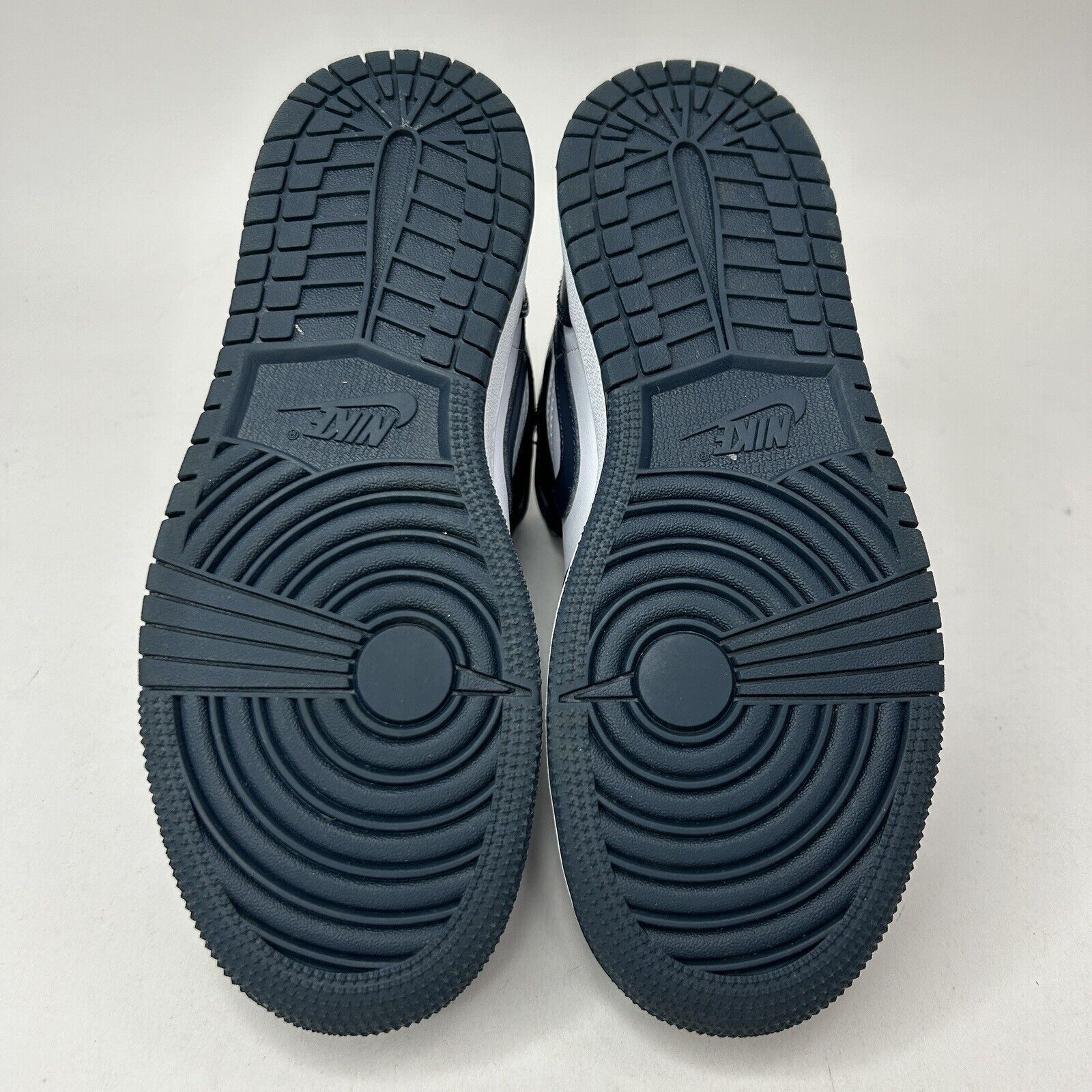 Nike Nike Air Jordan 1 Mid Retro GS “Armory Navy” 2023 Size US 7 / IT 37 - 7 Thumbnail