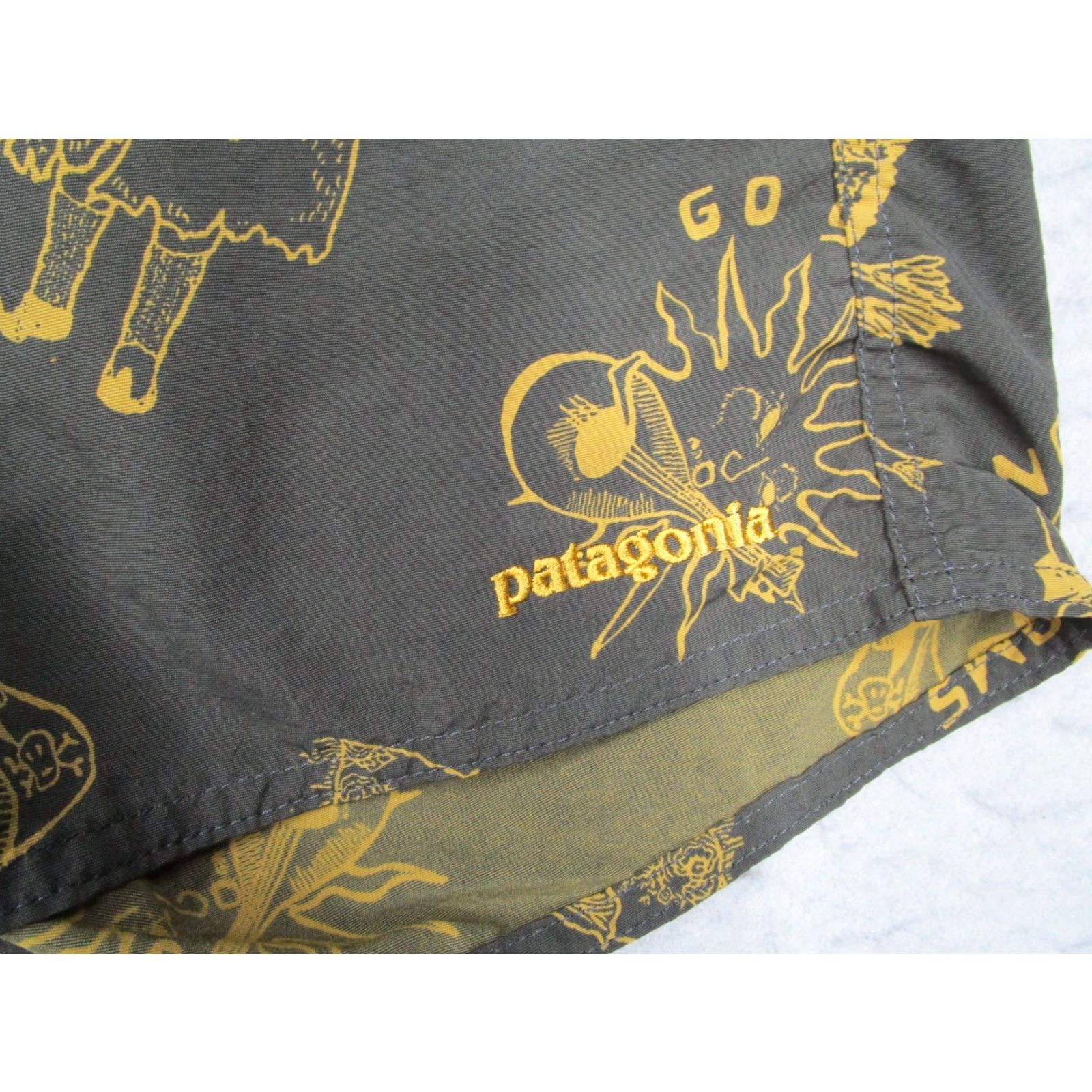 Patagonia Patagonia Shorts Mens 34 Black Wavefarer AOP Go Solar Trunks Beach Swim Size US 34 / EU 50 - 3 Thumbnail