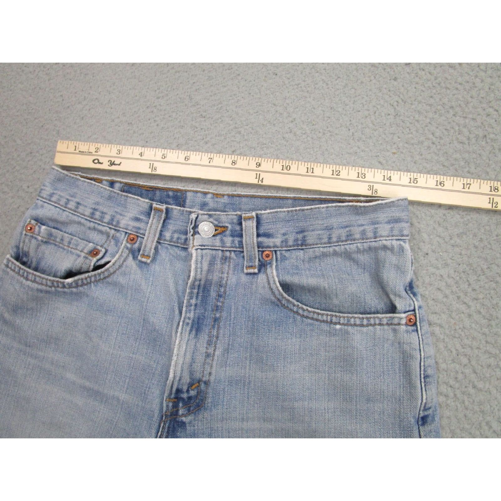 Levi's VINTAGE Levis 505 Jeans Mens 31 Light Wash Button Fly Straight Leg Denim 90s Mens Jeans Size US 31 - 7 Thumbnail