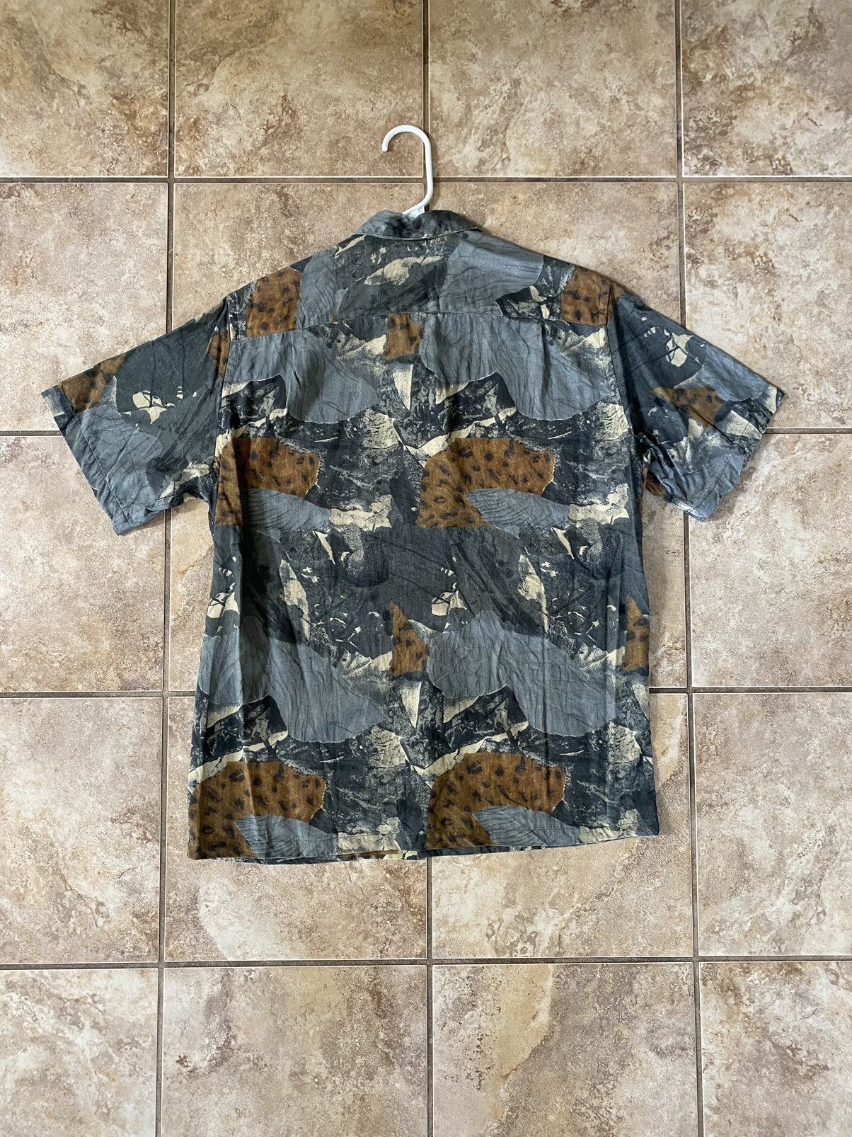 Portuguese Flannel Portuguese Flannel Abstract Pattern Camp Collar Size M Size US M / EU 48-50 / 2 - 2 Thumbnail