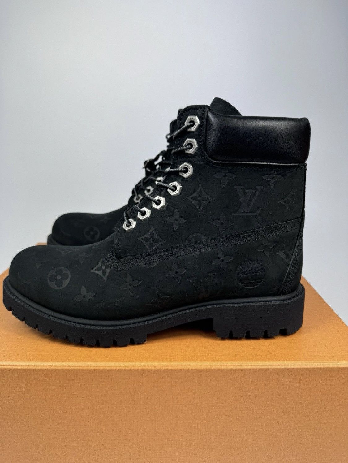 Louis Vuitton × Timberland Louis Vuitton x Timberland Monogram Size US 9 / EU 42 - 1 Thumbnail