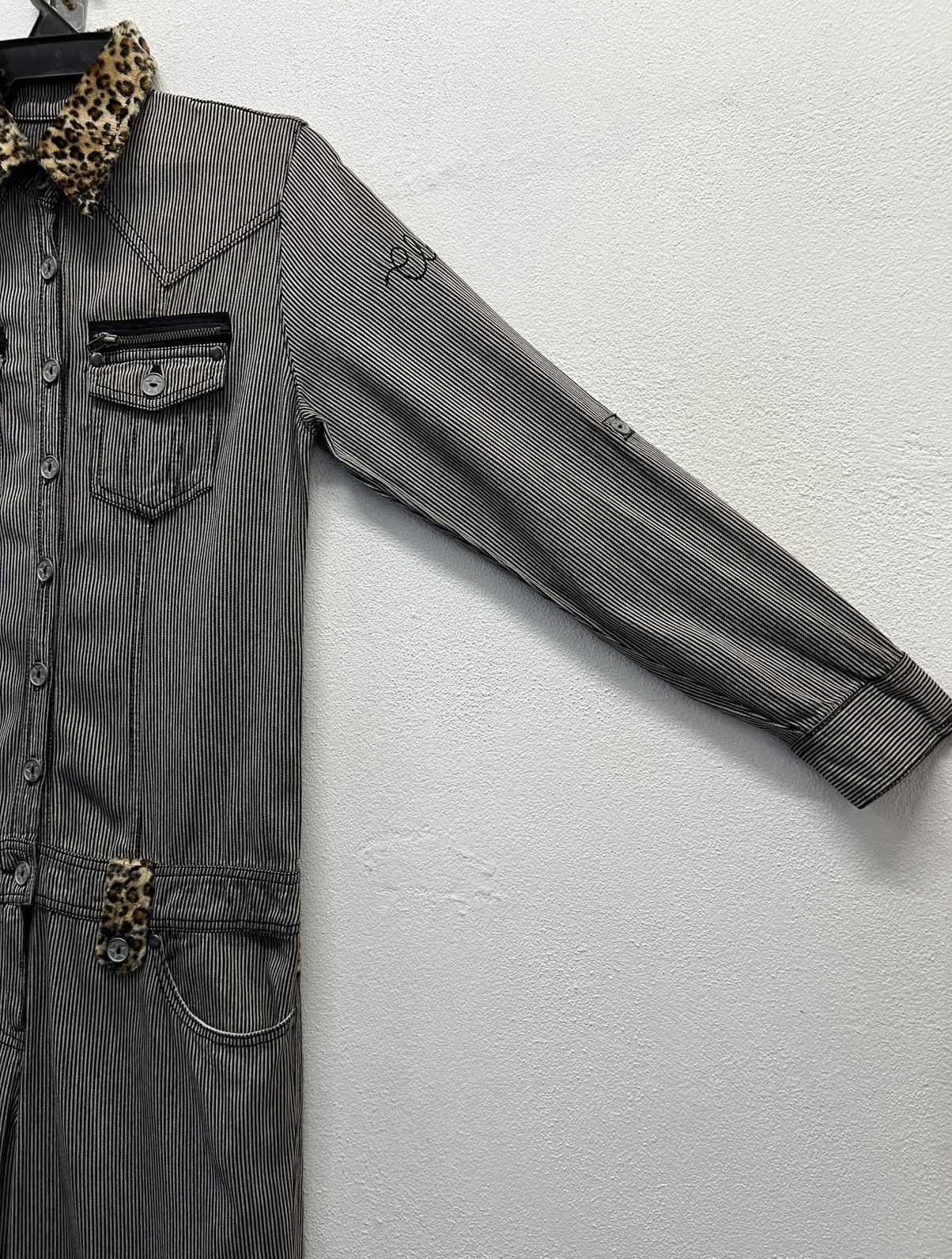 Japanese Brand × Vintage Vintage Japanese Jumpsuit Leopard Collar, Embroidered Back, Size US 36 / EU 52 - 5 Thumbnail