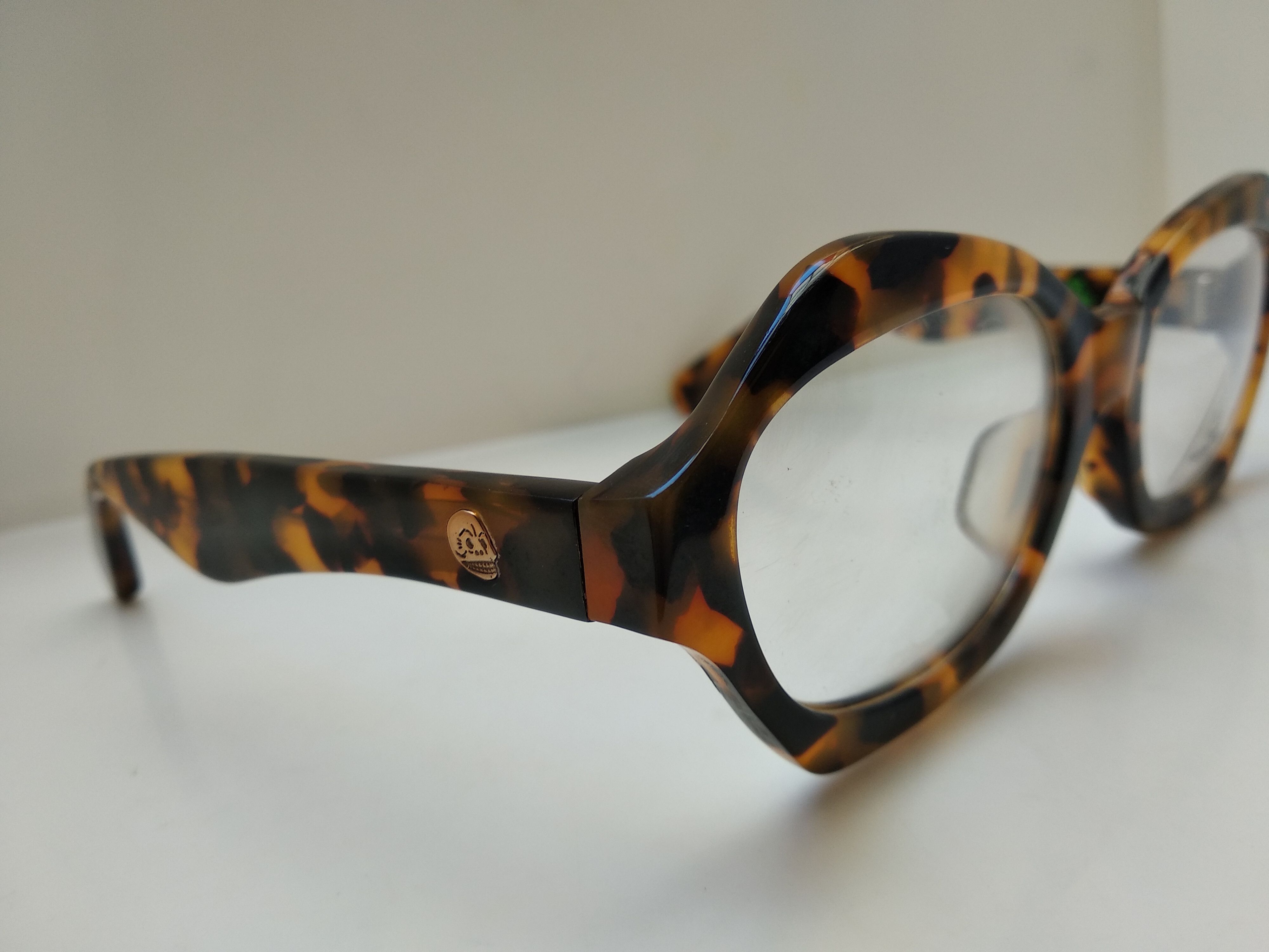 Vintage Vintage HUMAN SKULL H1220 Tortoise Eyeglasses Frame Size ONE SIZE - 2 Thumbnail