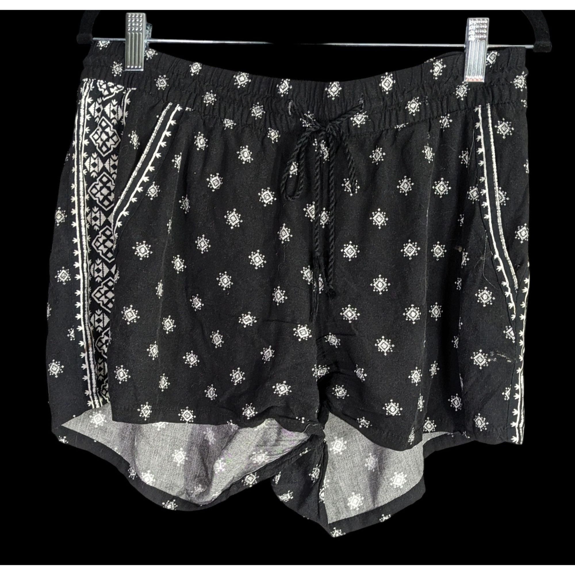Old Navy Old Navy Womens Boho Black & White Printed Shorts Size 34" / US 12 / IT 48 - 1 Thumbnail