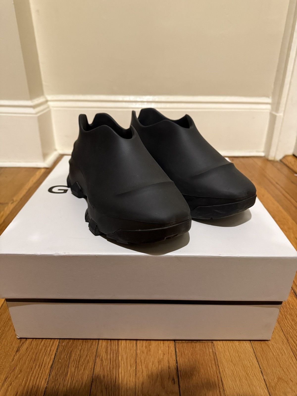 Givenchy Givenchy Rubber Mallow Shoes Size US 8 / EU 41 - 1 Thumbnail