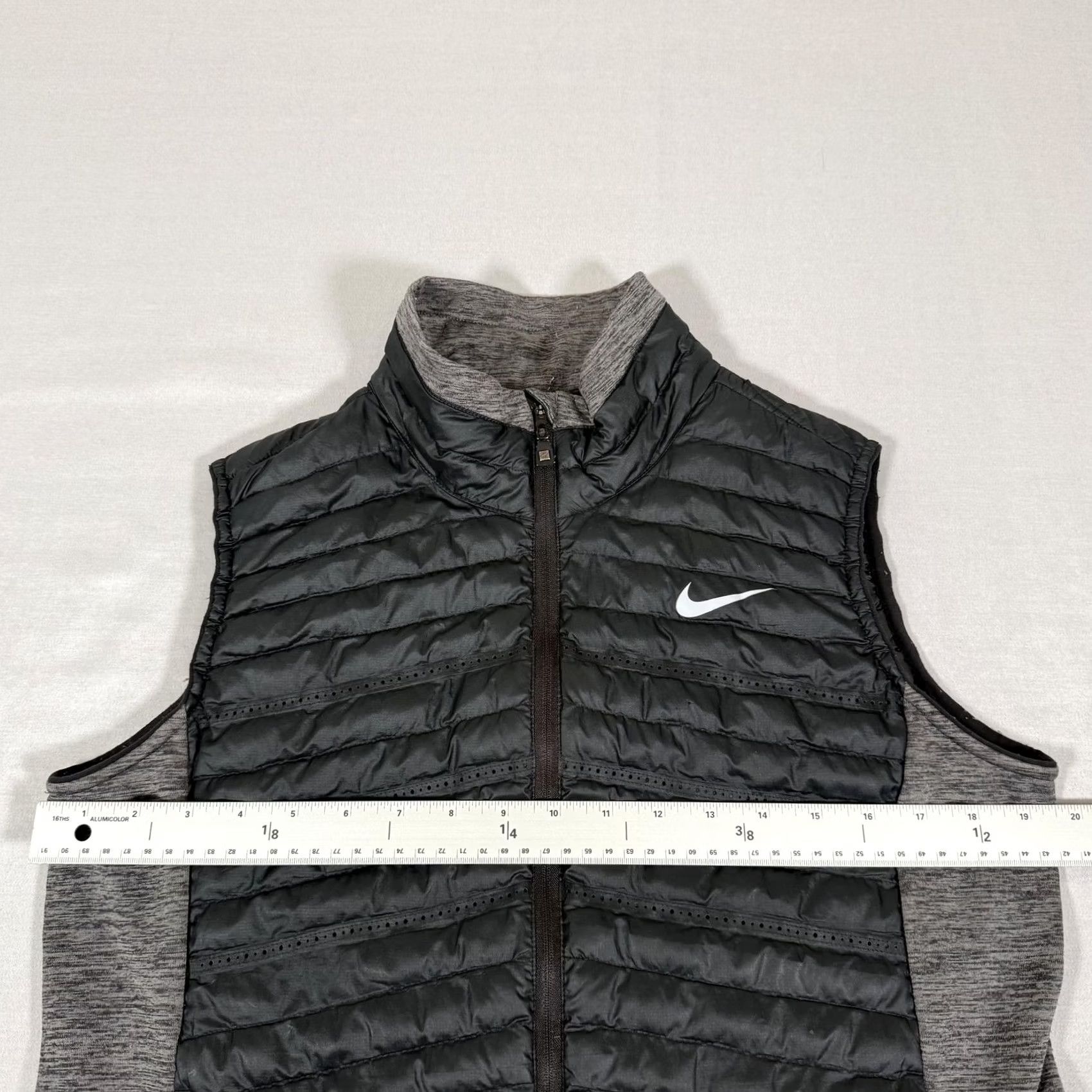 Nike Nike Aeroloft Vest Women Large Black Lightweight Insulated Running Puffer Zip Up Sleeveless Full Zip Pockets Jacket Activewear Size L / US 10 / IT 46 - 4 Thumbnail