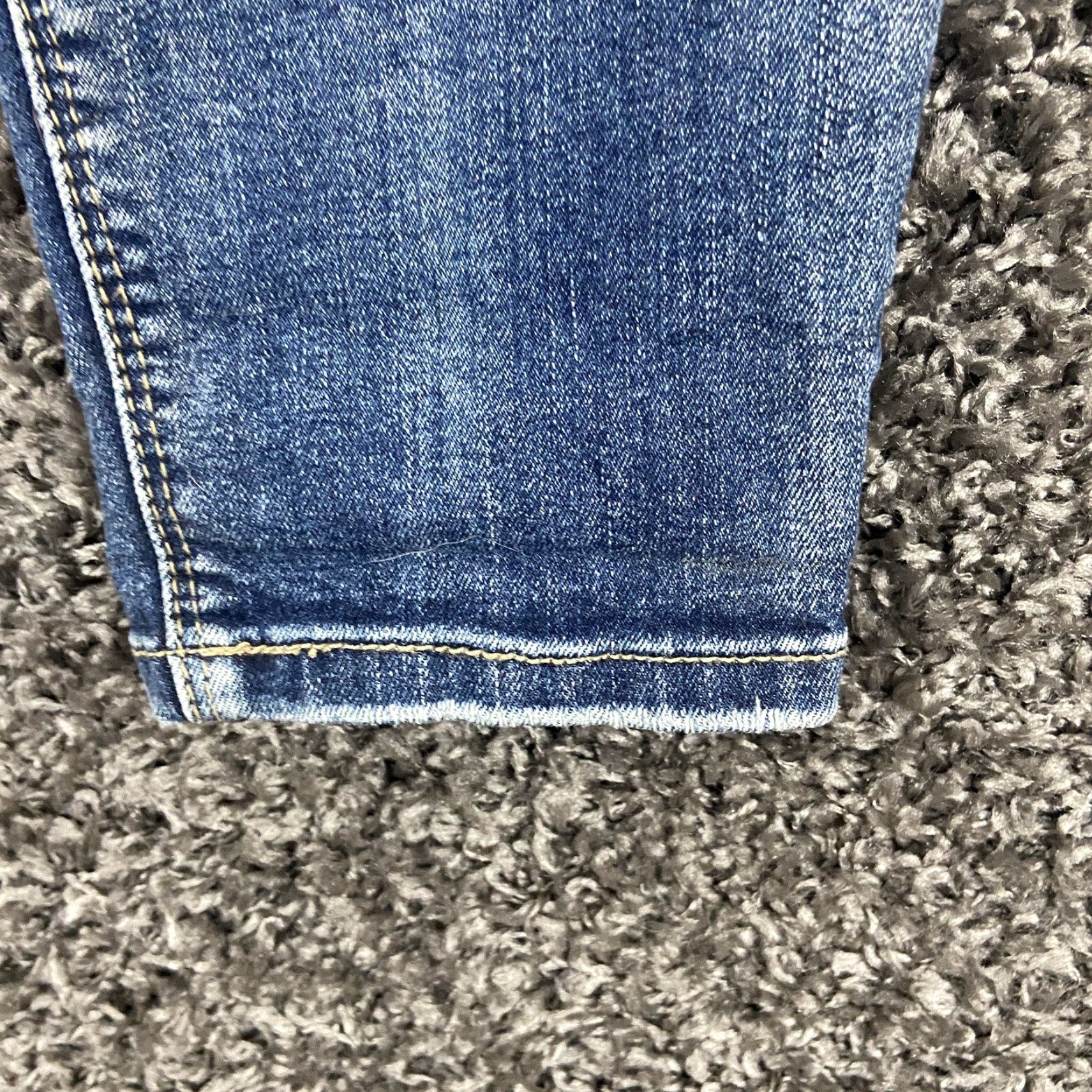 Forever 21 FOREVER 21 Distressed Jeans Women’s Skinny Blue 26 Color Blue Size 26 Womens Size 26" / US 2 / IT 38 - 2 Thumbnail