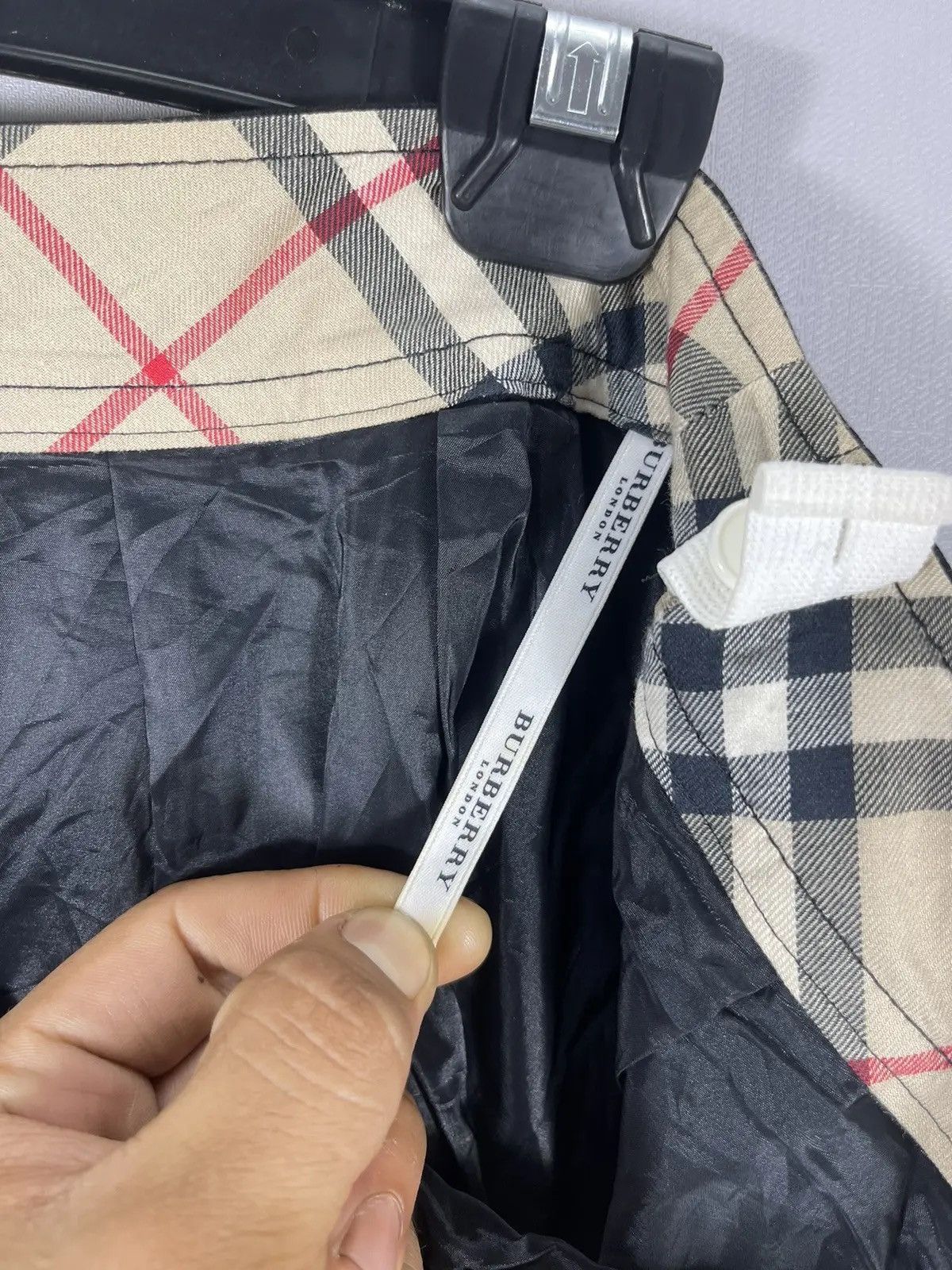 Burberry × Vintage Vintage BURBERRY LONDON Nova Check Made In Japan Skirt Size 28" / US 6 / IT 42 - 9 Thumbnail