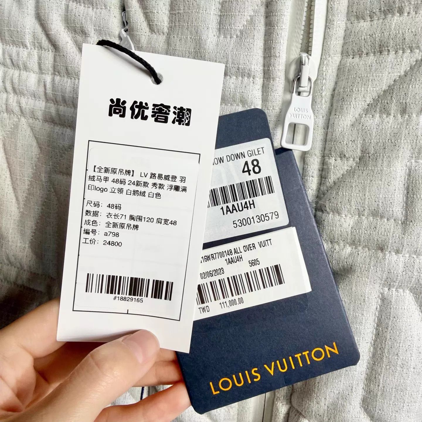 Louis Vuitton LV 24 New Runway White Down Vest Size 48 Embossed Logo Size US M / EU 48-50 / 2 - 5 Thumbnail