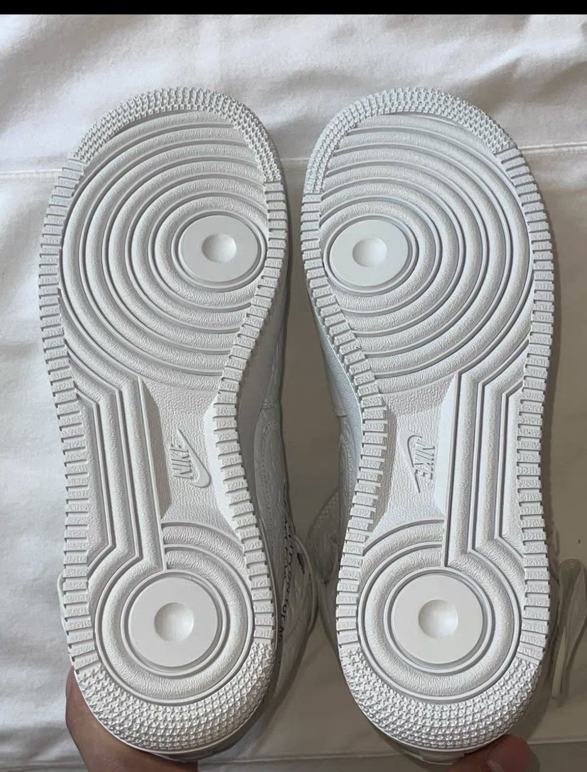 Louis Vuitton Nike x Louis Vuitton White Air Force 1 Sneakers 0079 Size US 8.5 / EU 41-42 - 4 Thumbnail