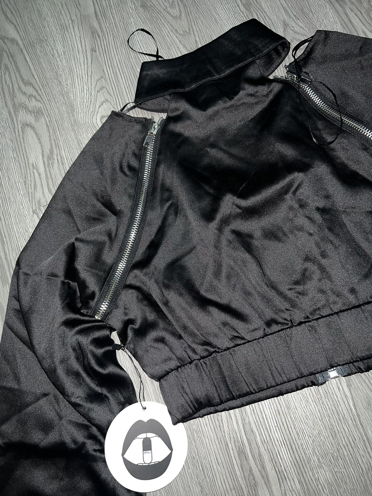Dolls Kill Dollskill Capsulle crop bomber 🖤 Size S / US 4 / IT 40 - 4 Thumbnail