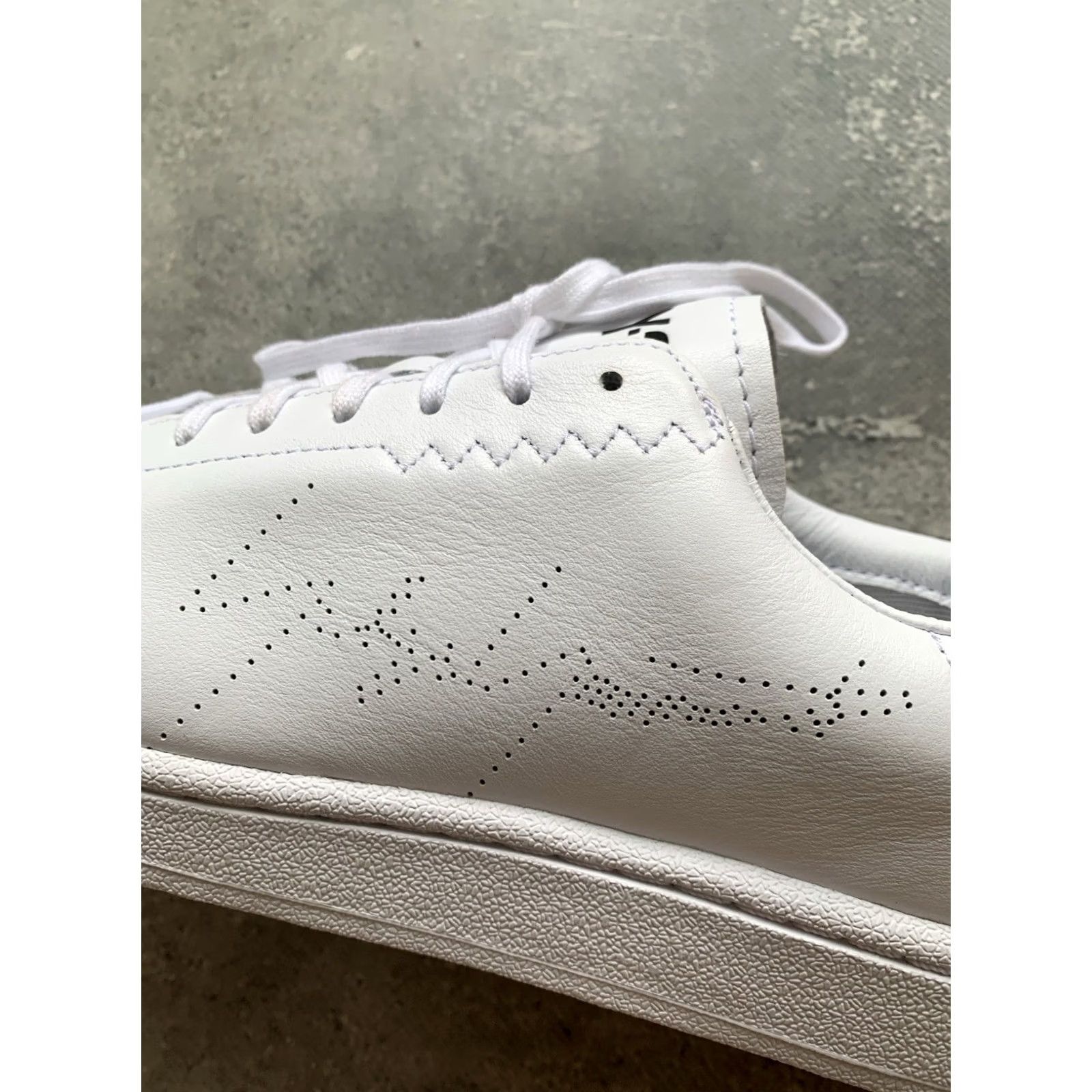 Adidas ADIDAS Y-3 COURT White Leather SIZE US 8, UK 7.5, EU 41 1/3, Men Sneaker Size US 8 / EU 41 - 7 Thumbnail