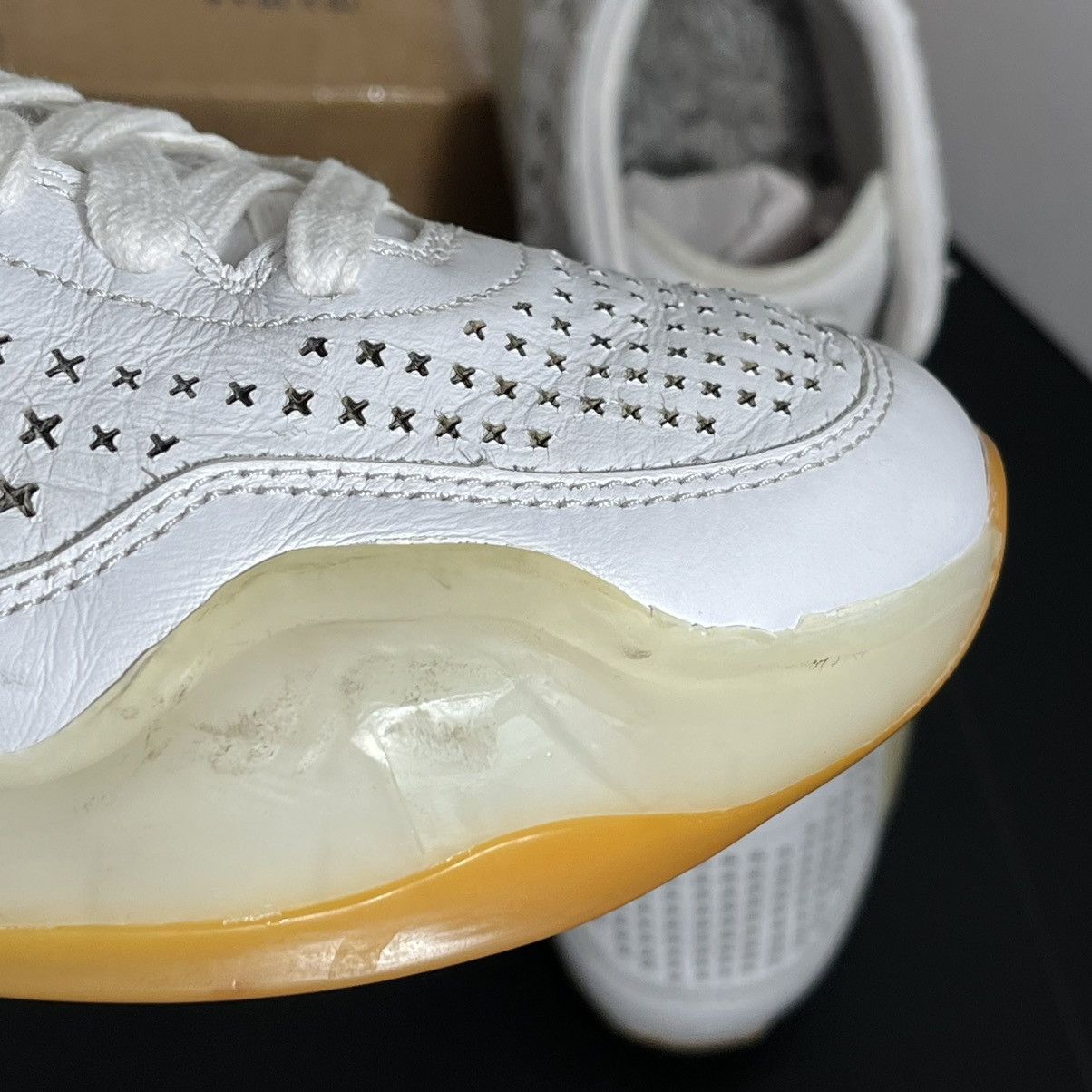 Nike Nike Kobe 10 Mid EXT White Gum 2015 Men’s 11 802366-100 Size US 11 / EU 44 - 9 Thumbnail