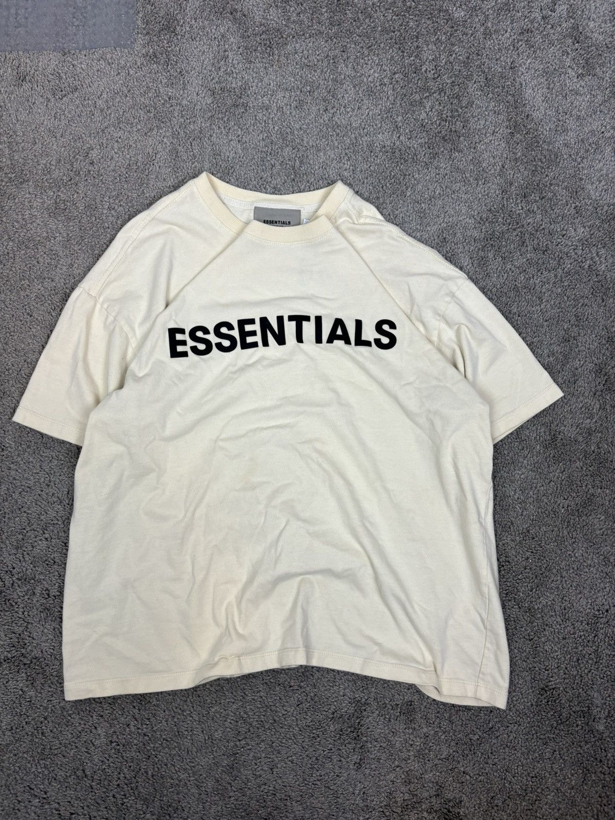 Essentials Fear of God essentials short sleeve tee buttercream Size US M / EU 48-50 / 2 - 1 Thumbnail