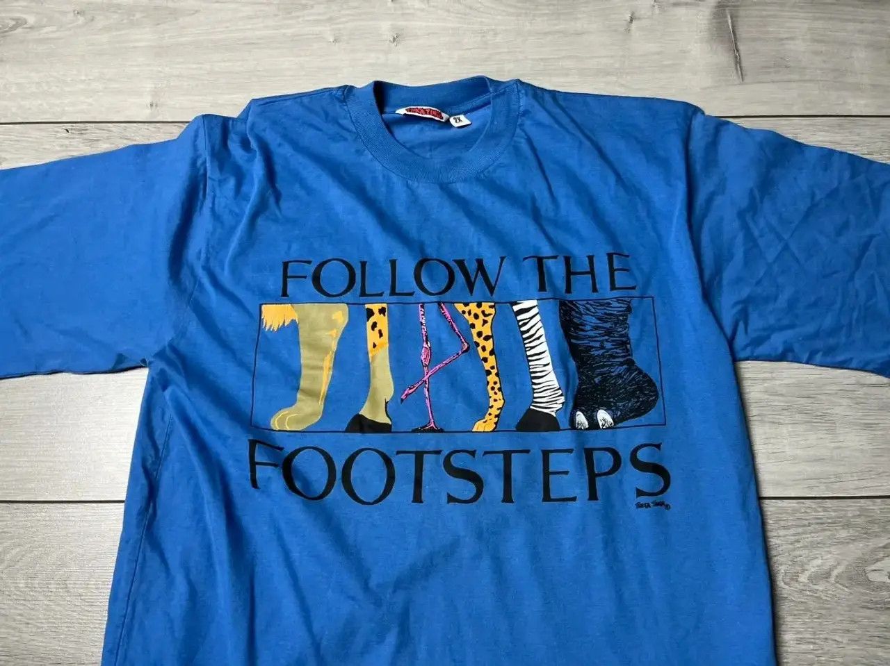 Band Tees Follow the footsteps T-shirt vintage size XXLARGE Size US XXL / EU 58 / 5 - 2 Thumbnail