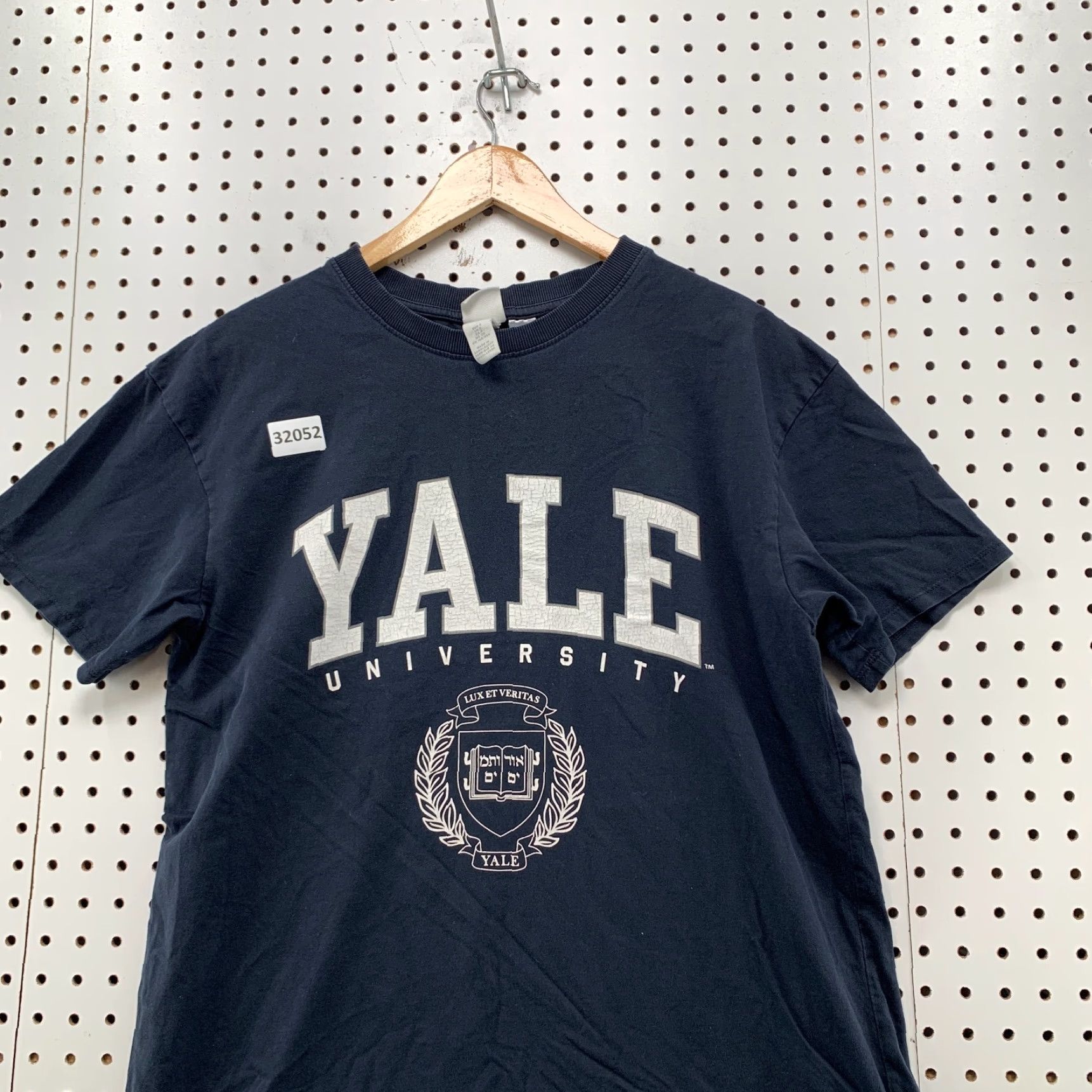 H&M VINTAGE Yale University Shirt Blue Mens Medium Crew Neck Short Sleeve Distressed 90s University Mens Shirt Blue Medium Yale University H&M Size US M / EU 48-50 / 2 - 2 Thumbnail
