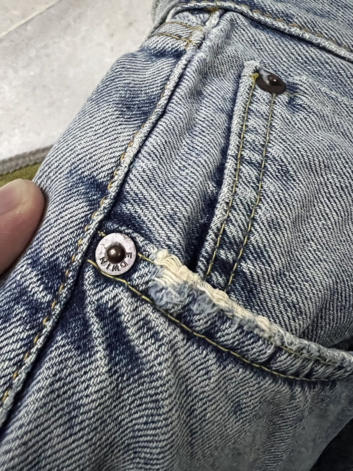 Edwin × Japanese Brand × Vintage EDWIN 505 FADED SELVEDGE DISTRESSED JEANS Size US 30 / EU 46 - 7 Thumbnail