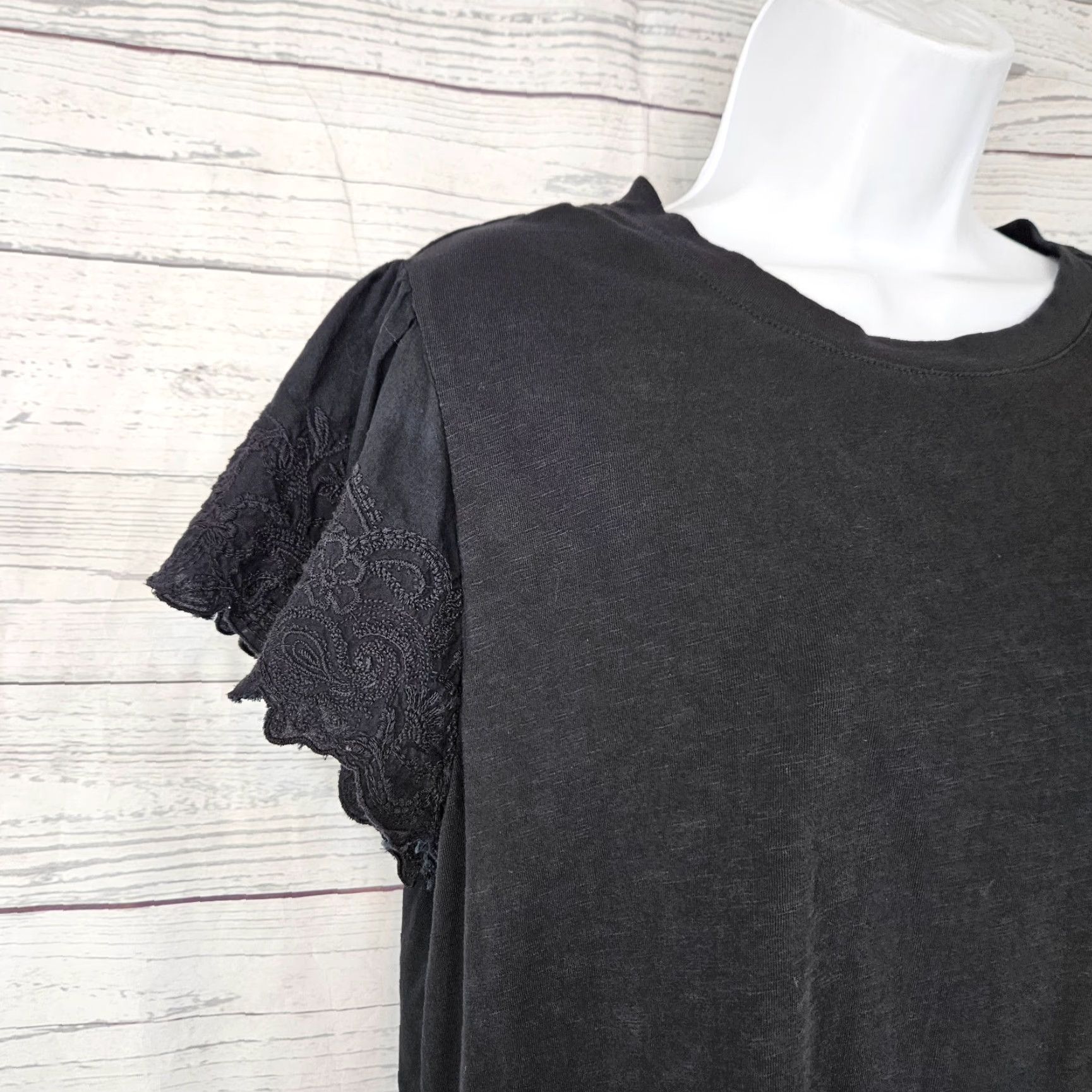 Soft Surroundings Soft Surroundings Womens Top Shirt Womens L Black Solid Embroidered Short Sleeve Cap 25" Length 20.5" Width Size L / US 10 / IT 46 - 2 Thumbnail