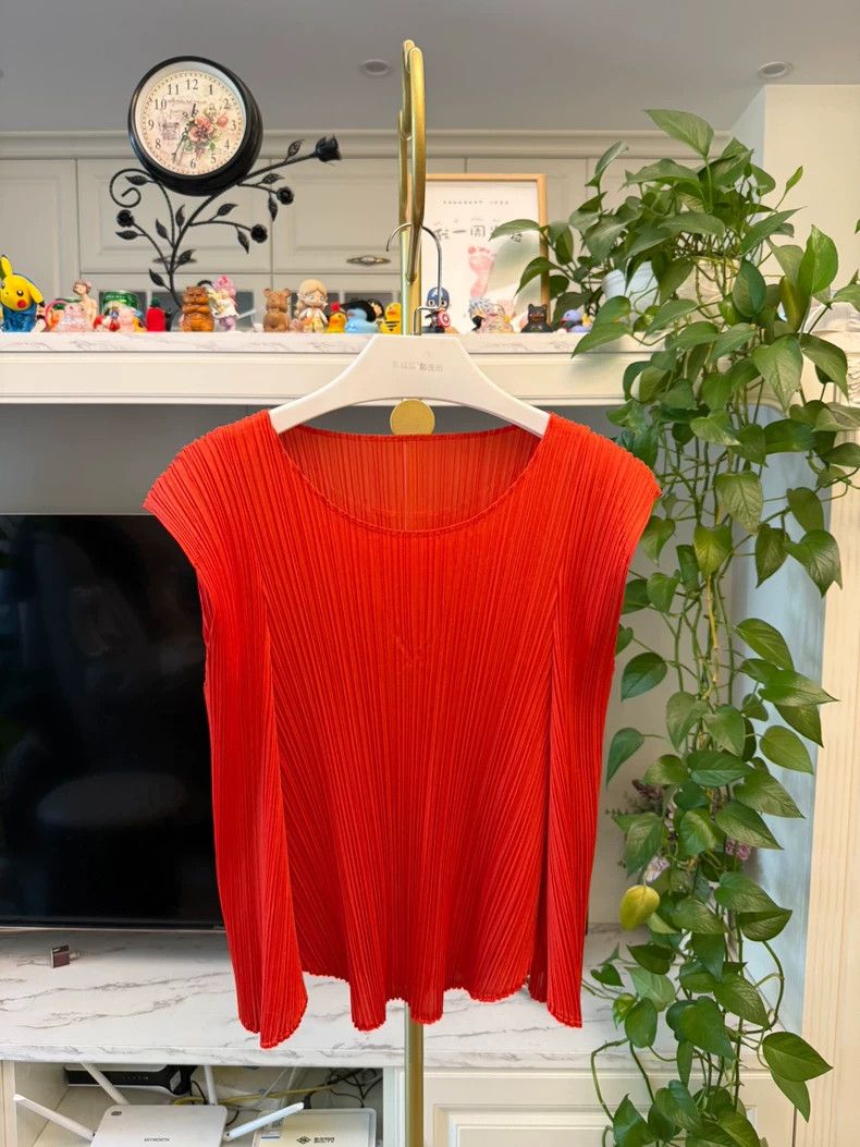 Issey Miyake issey miyake size:3 Short sleeves with orange-red petals 2 Size XXS / US 00 / IT 34 - 1 Thumbnail