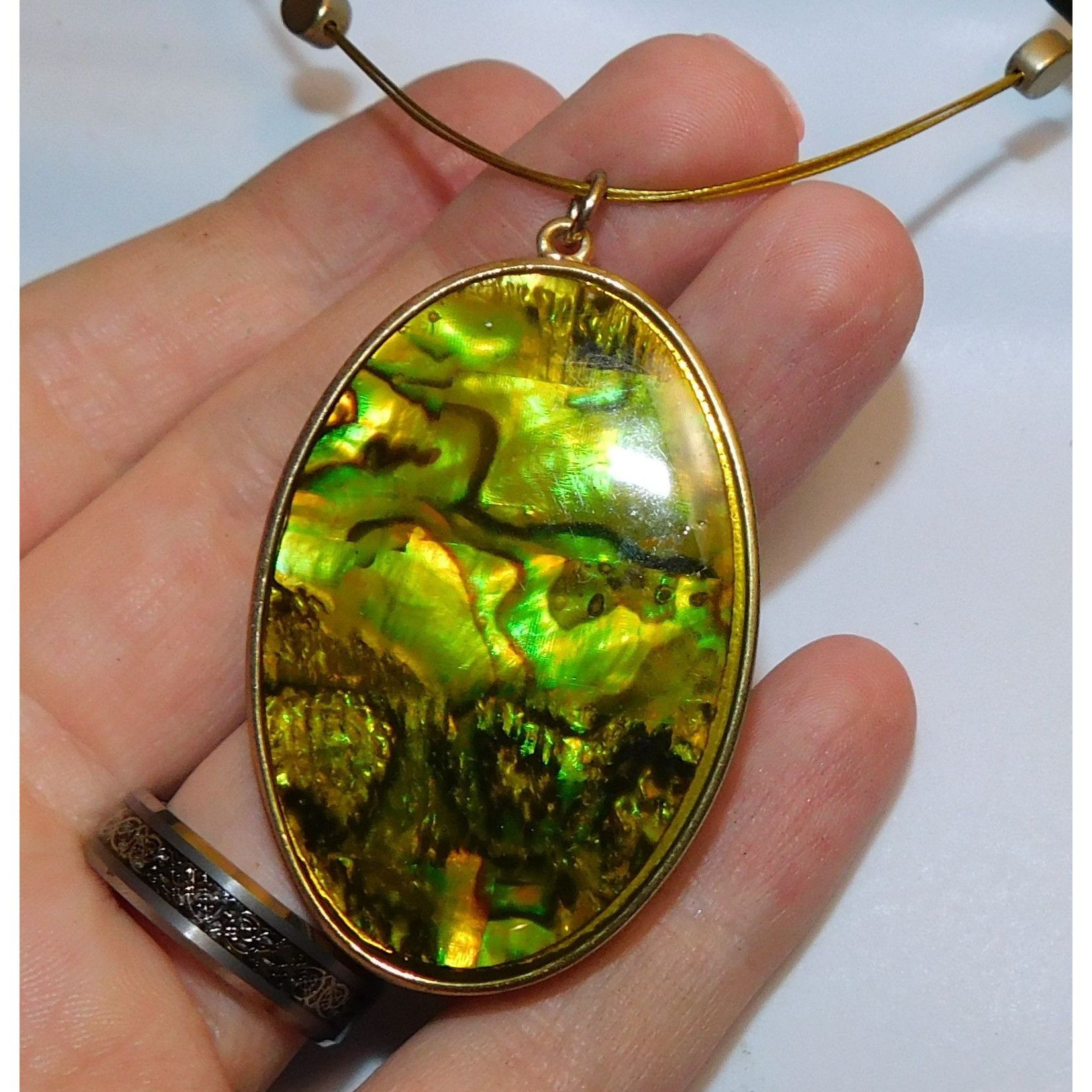 Other Mermaidcore Green Shell Shimmer Medallion Necklace Size ONE SIZE - 2 Thumbnail