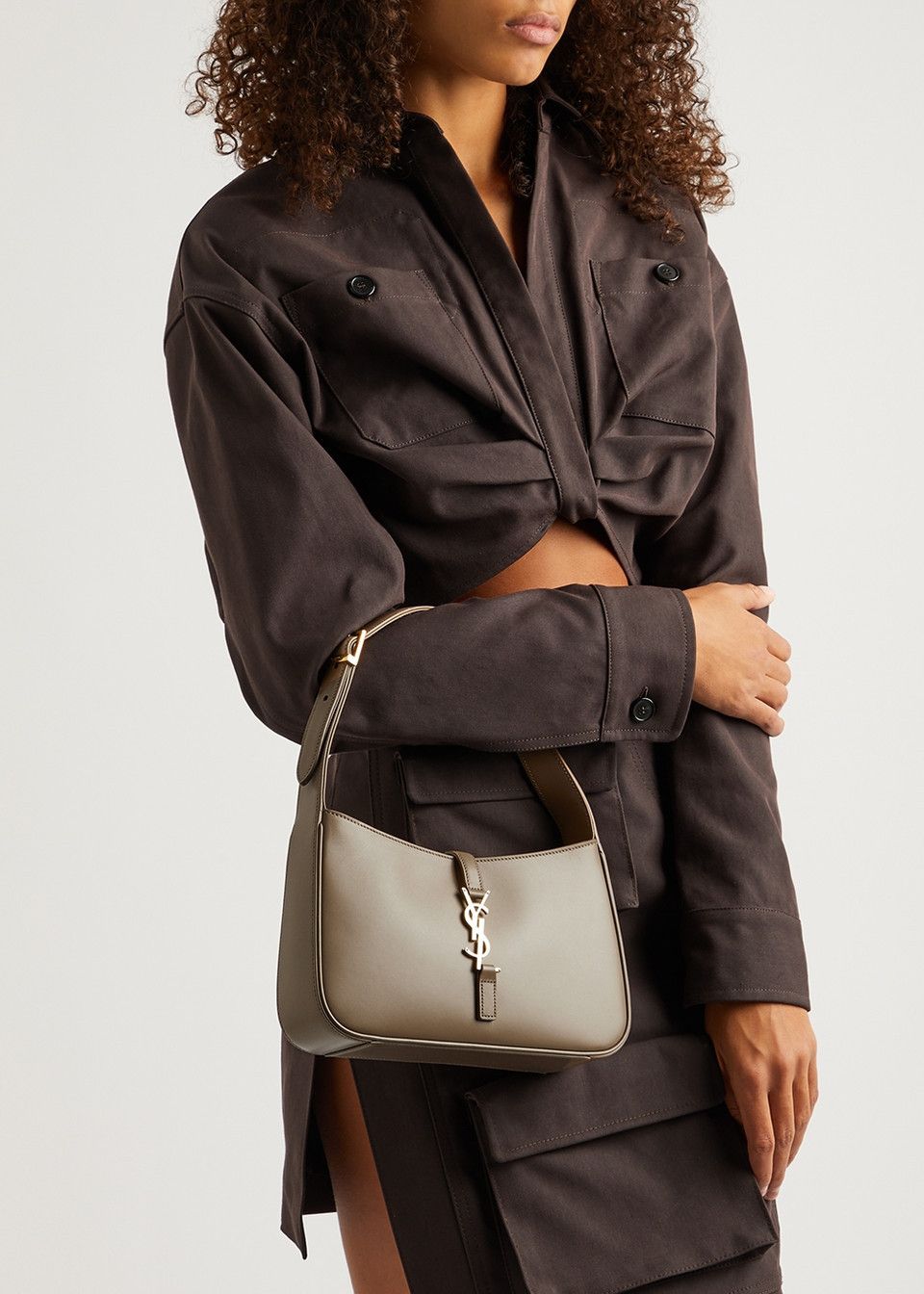 Saint Laurent Paris os11x0526 Size: OS / Le 5 à 7 Leather Shoulder Bag in Taupe Size ONE SIZE - 5 Thumbnail
