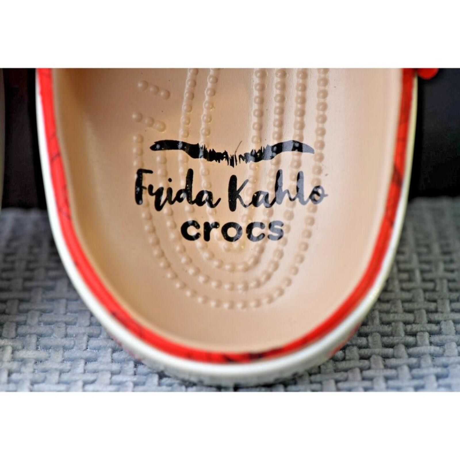 Crocs Crocs Frida Kahlo Classic Clog | 209450-2Y2 Rare size! Size US 5 / IT 35 - 8 Thumbnail