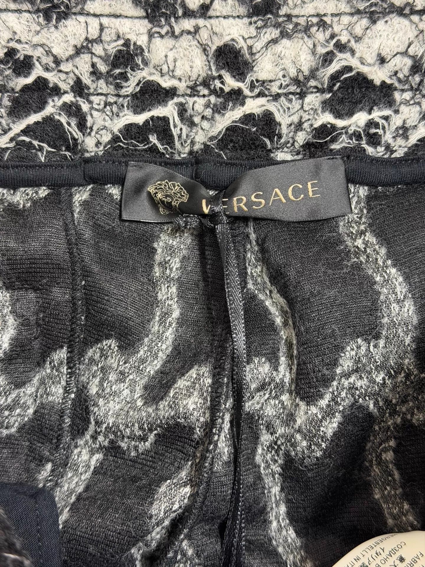 Versace Versace Art Black & White Sweatpants S/L Size US 29 - 6 Thumbnail