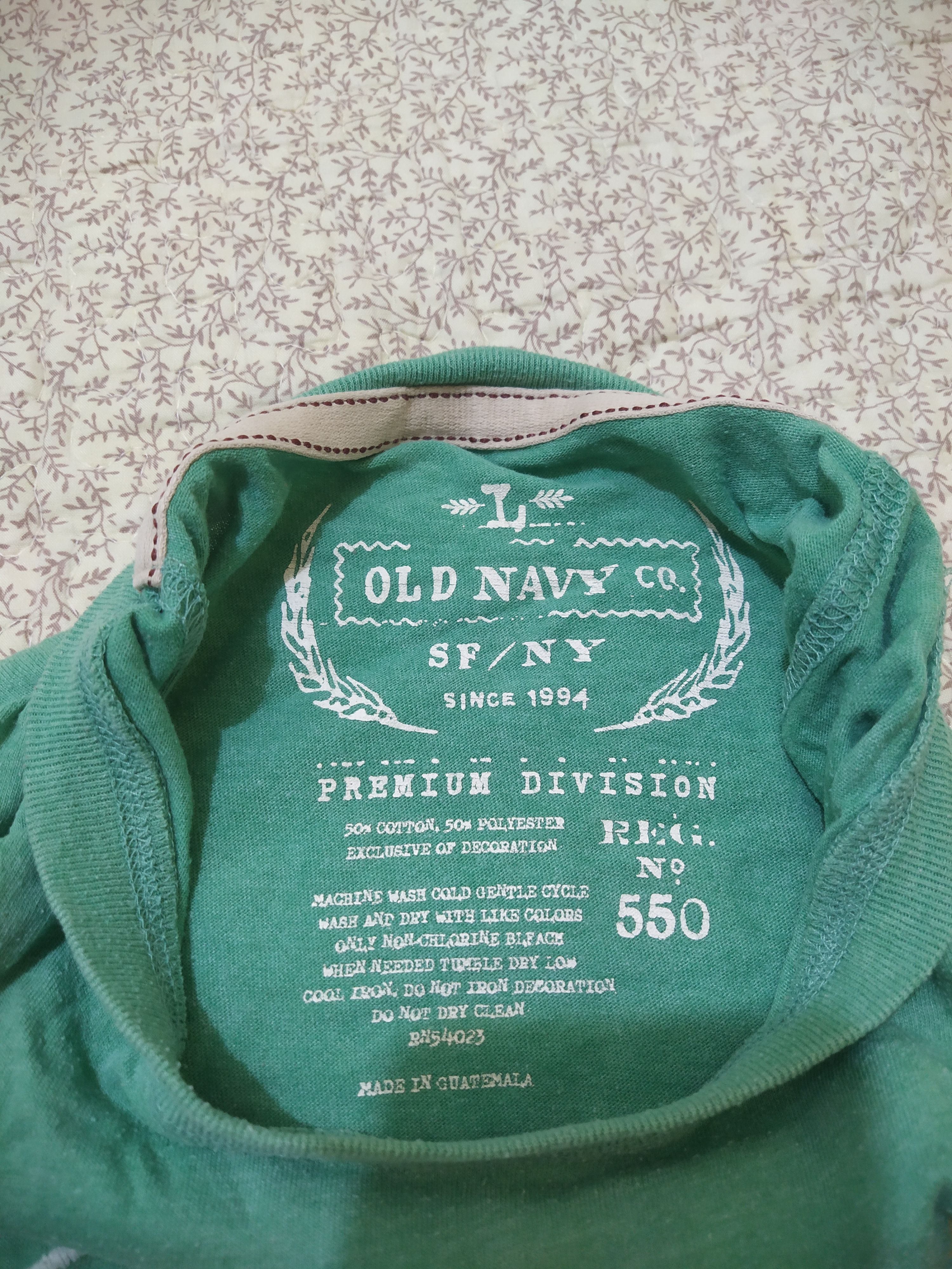 Vintage Old Navy Premium Division "Surf Santa Cruz" Graphic T-Shirt Size US L / EU 52-54 / 3 - 6 Thumbnail