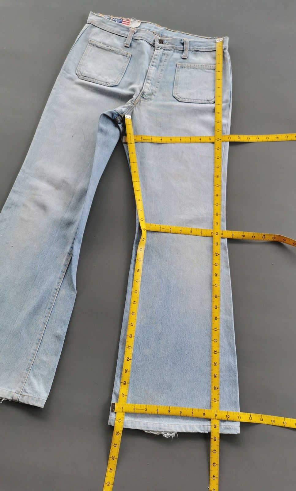 Le Grande Bleu (L.G.B.) Vintage Bobson Flared Bell Bottom Patch Pockets Jeans Size US 31 - 17 Thumbnail