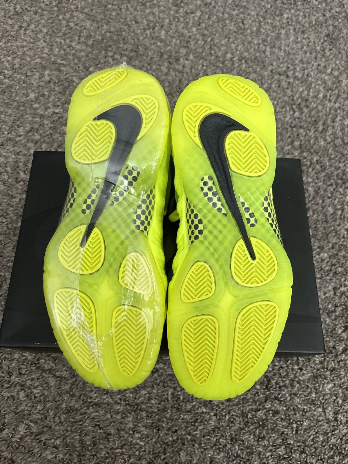 Nike Volt foam positives Size US 9 / EU 42 - 5 Thumbnail