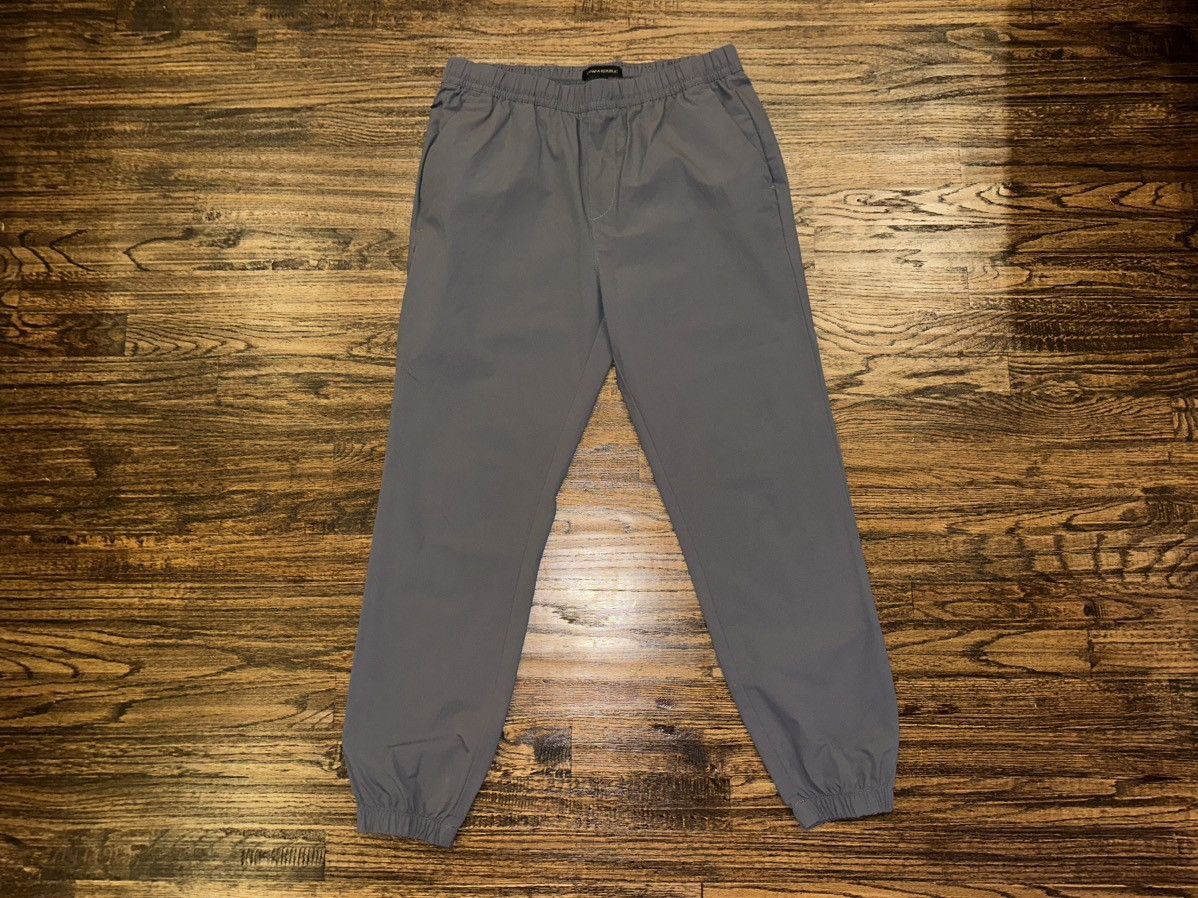 Banana Republic Banana Republic BR Sport Motion Tech Joggers Steel Grey Size US 32 / EU 48 - 1 Thumbnail