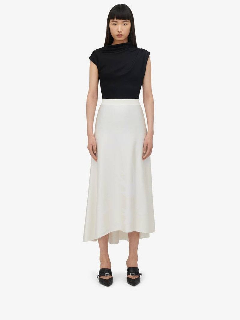 o1srvl11e0326 Swallow Skirt in White