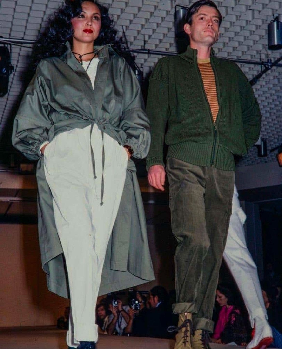 Yves Saint Laurent RARE 1978s YVES SAINT LAURENT RUNWAY Trench Coat Archive Gem Size M / US 6-8 / IT 42-44 - 7 Thumbnail