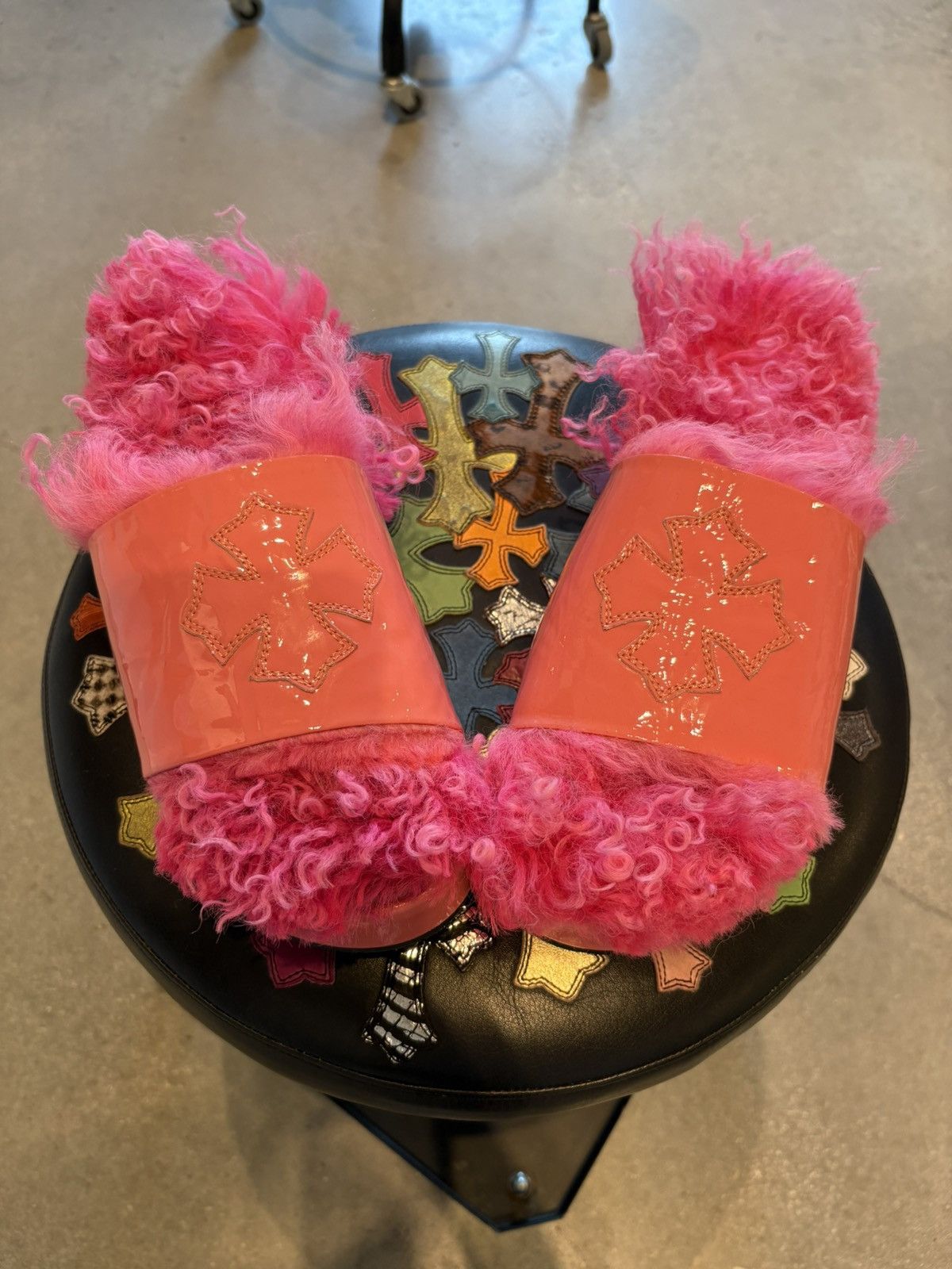 Chrome Hearts Pink Furry Slides Size US 10 / IT 40 - 3 Thumbnail