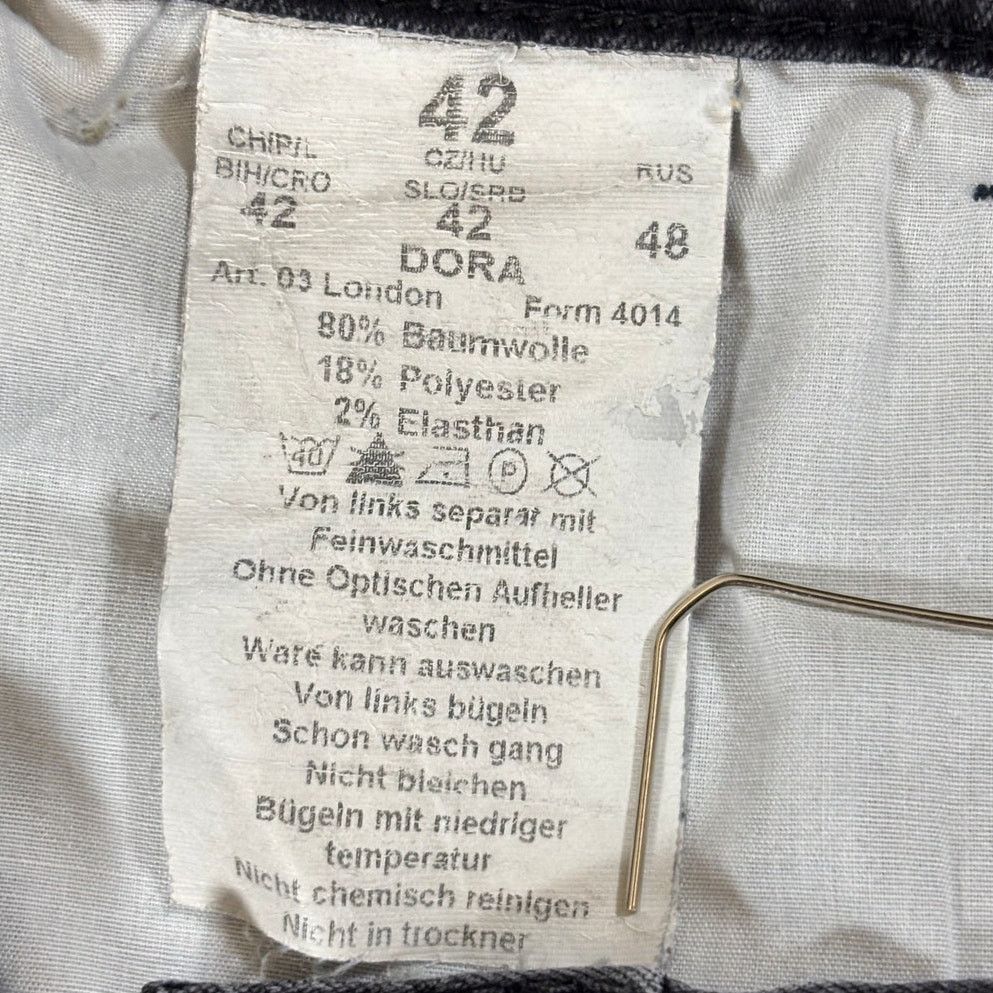 Vintage European Black Rhinestone/ Embroidered Jeans(US 10) (US 32) Size US 32 / EU 48 - 4 Thumbnail