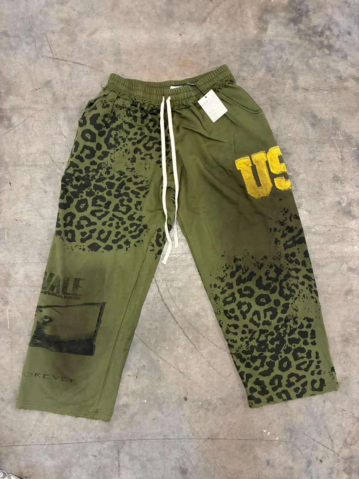 Vale Vale Forever Valley Dreams Green Safari Sweatpants X-Large Size US 36 / EU 52 - 1 Thumbnail