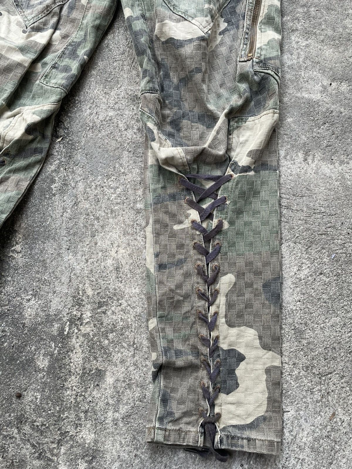 Marithe + Francois Girbaud MARITHE + FRANCOIS GIRBAUD Laced Camo Cargo Pants Size US 32 / EU 48 - 3 Thumbnail