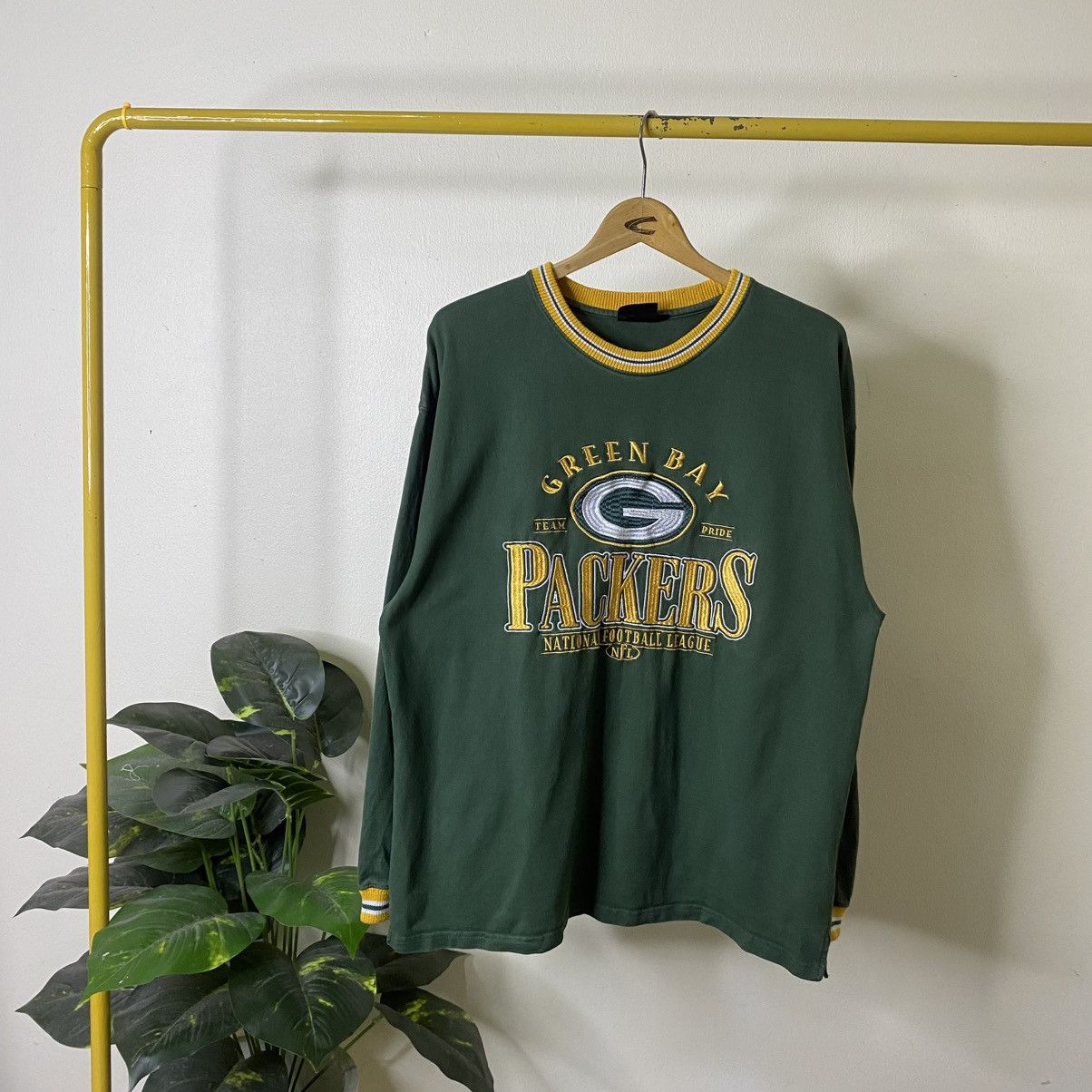 NFL Y2K Green Bay Packers NFL Embroidery Detailing LS T Shirt Size US XL / EU 56 / 4 - 1 Thumbnail
