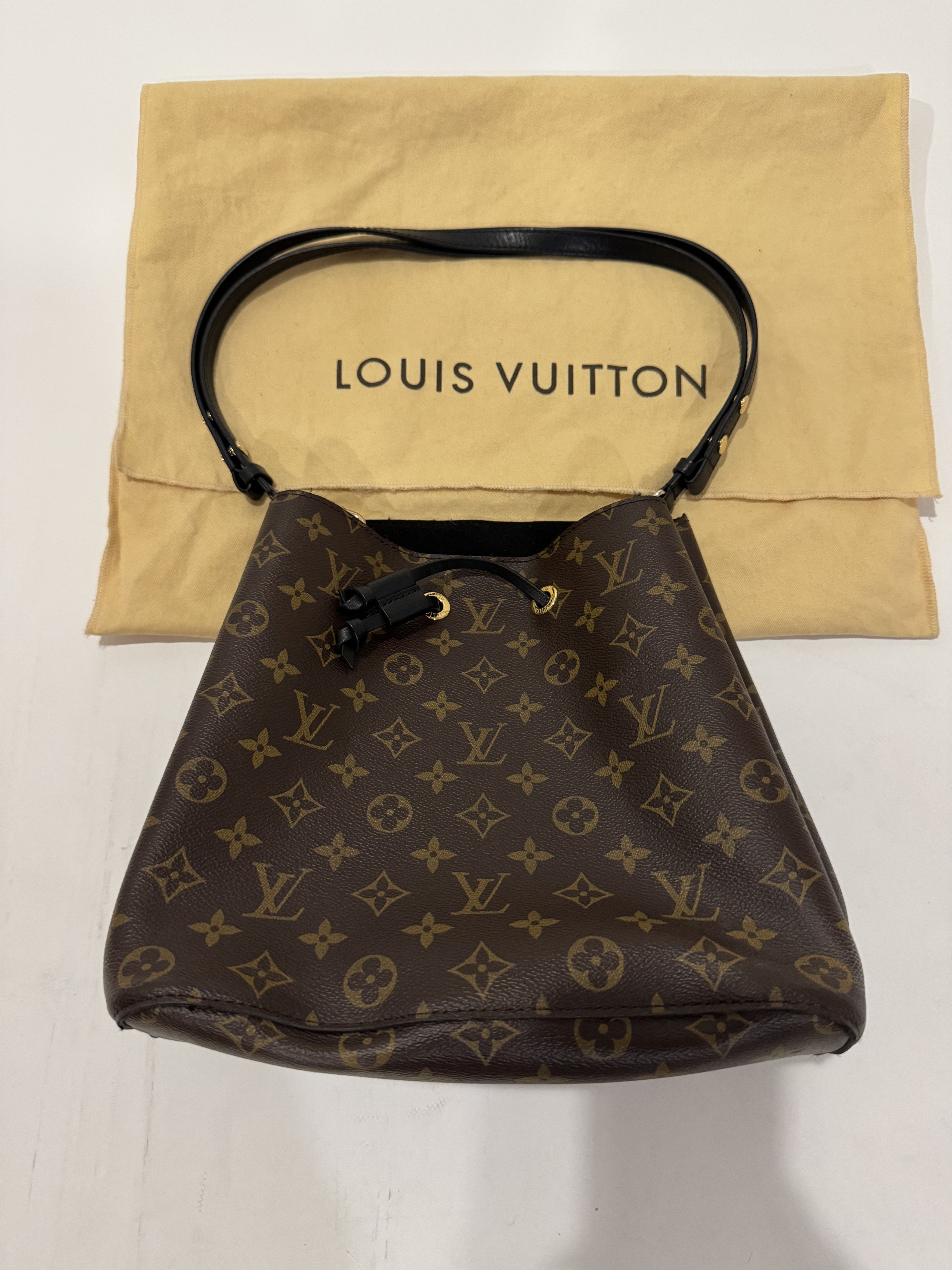 Louis Vuitton NéoNoé MM Size ONE SIZE - 1 Thumbnail