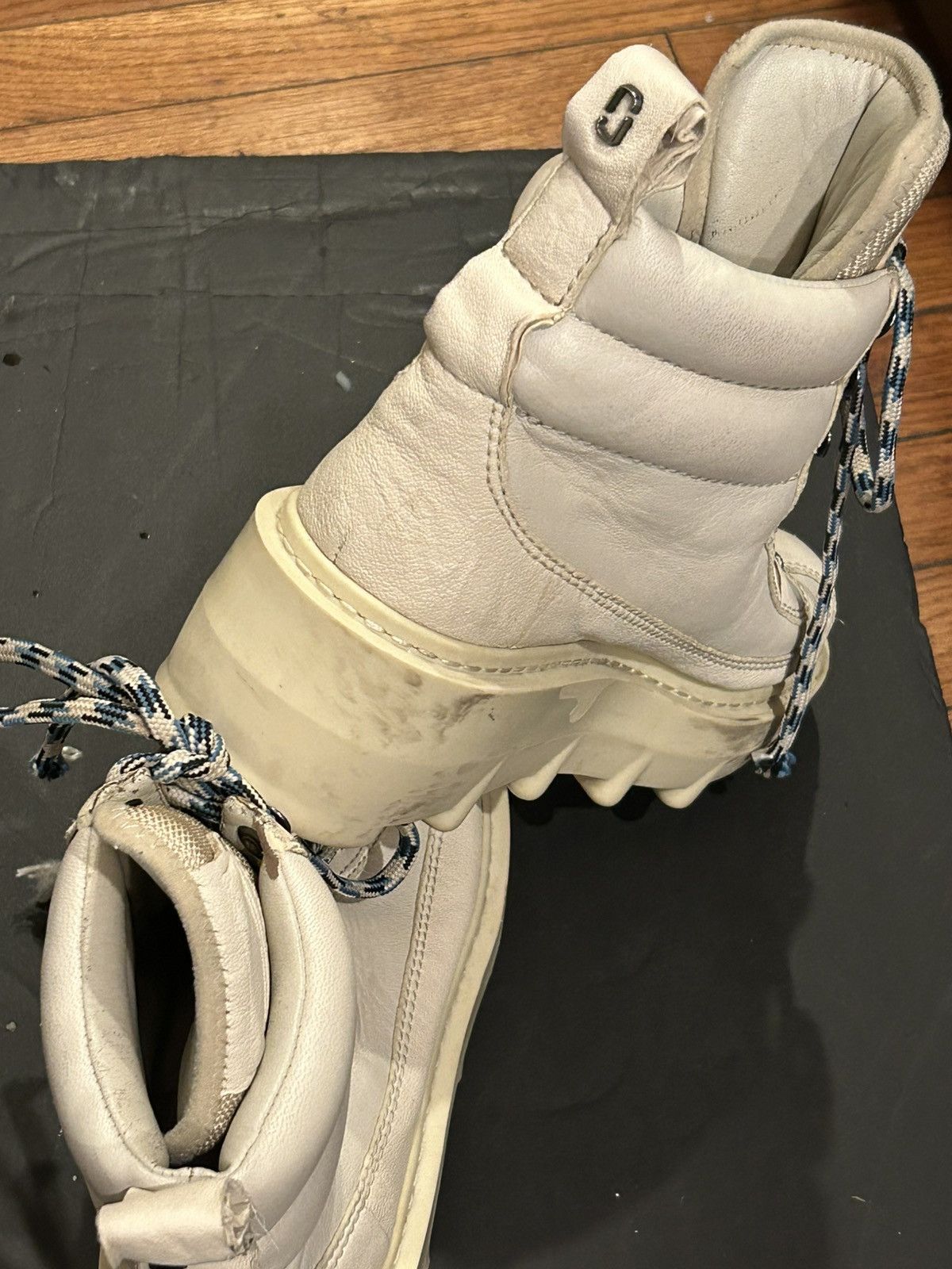 Marc Jacobs Marc Jacob’s white/cream leather boot Size US 8 / IT 38 - 3 Thumbnail