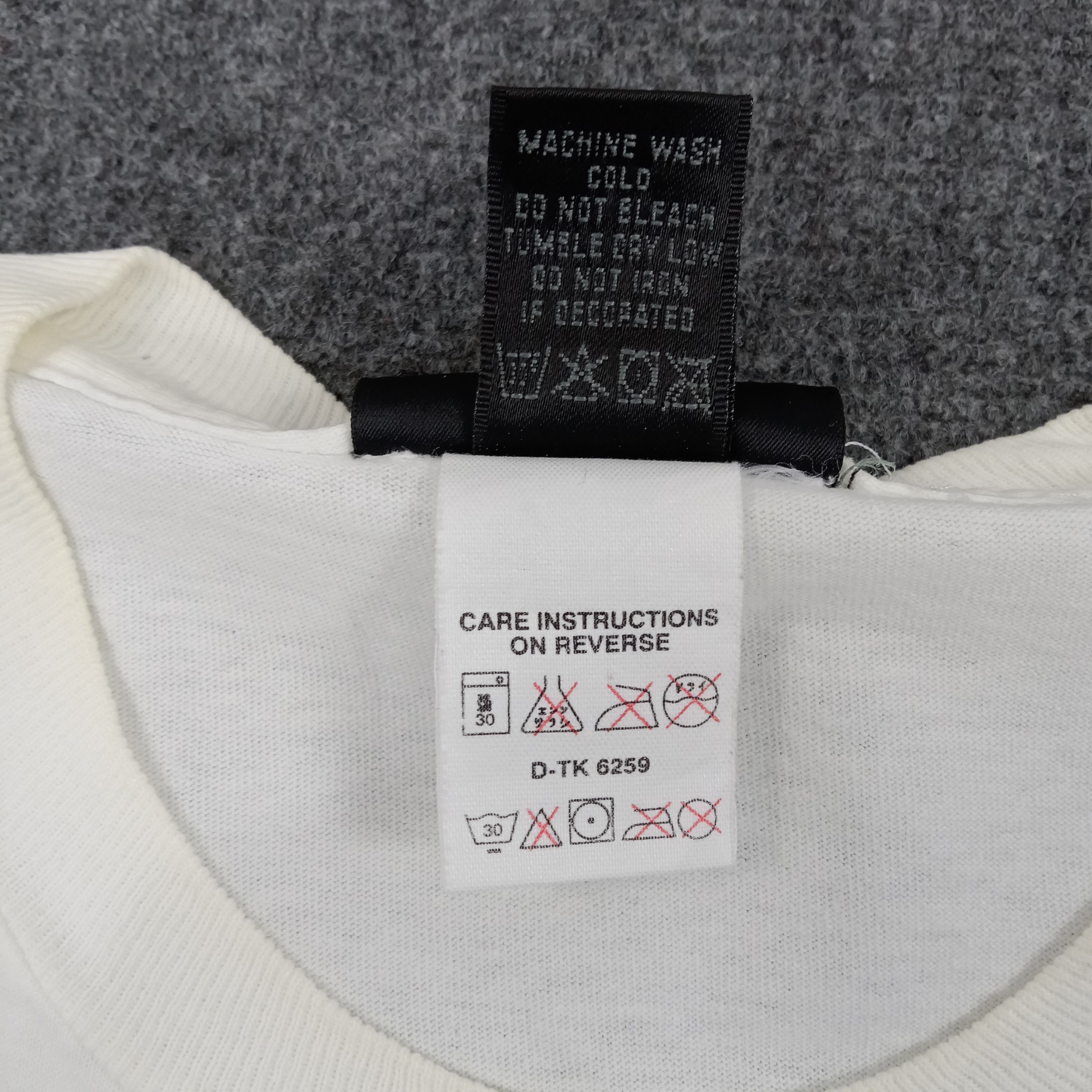 DKNY × Vintage DKNY Donna Karan New York American Boxy Brand Tshirt Size US L / EU 52-54 / 3 - 4 Thumbnail