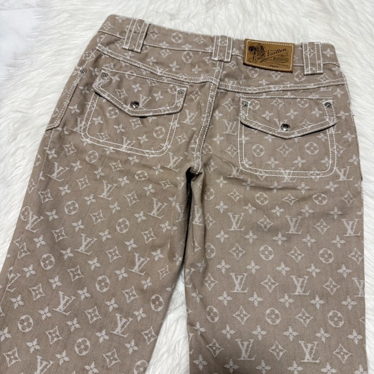 Louis Vuitton Authentic Louis Vuitton Leather Patch Monogram Jeans 36 Size 25" / US 0 / IT 36 - 8 Thumbnail