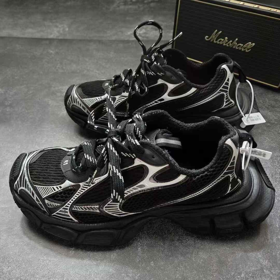 Balenciaga Balenciaga Silver Lowtop Sneakers XXXL Men Size US 10 / EU 43 - 1 Thumbnail