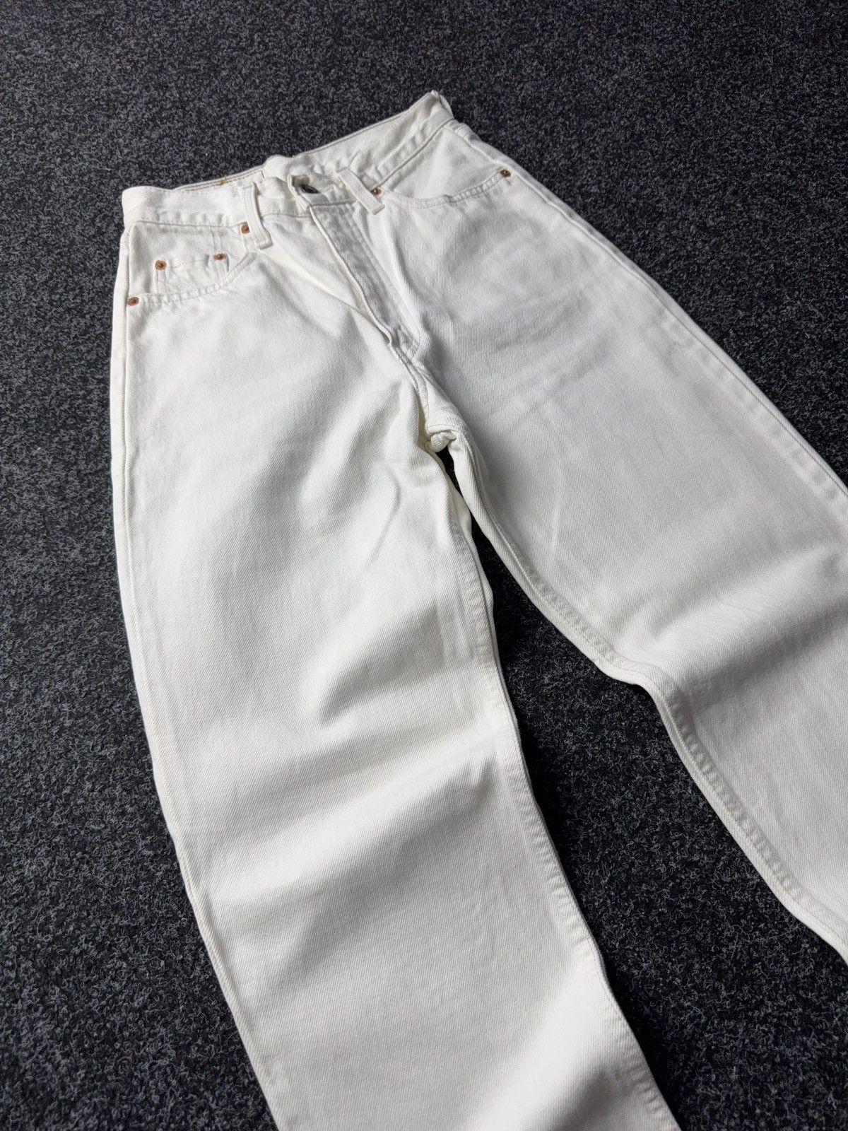 Levi's Vintage Clothing Vintage Levi’s 501 White Denim Jeans Orange Tab W25 L32 Size 25" / US 0 / IT 36 - 5 Thumbnail